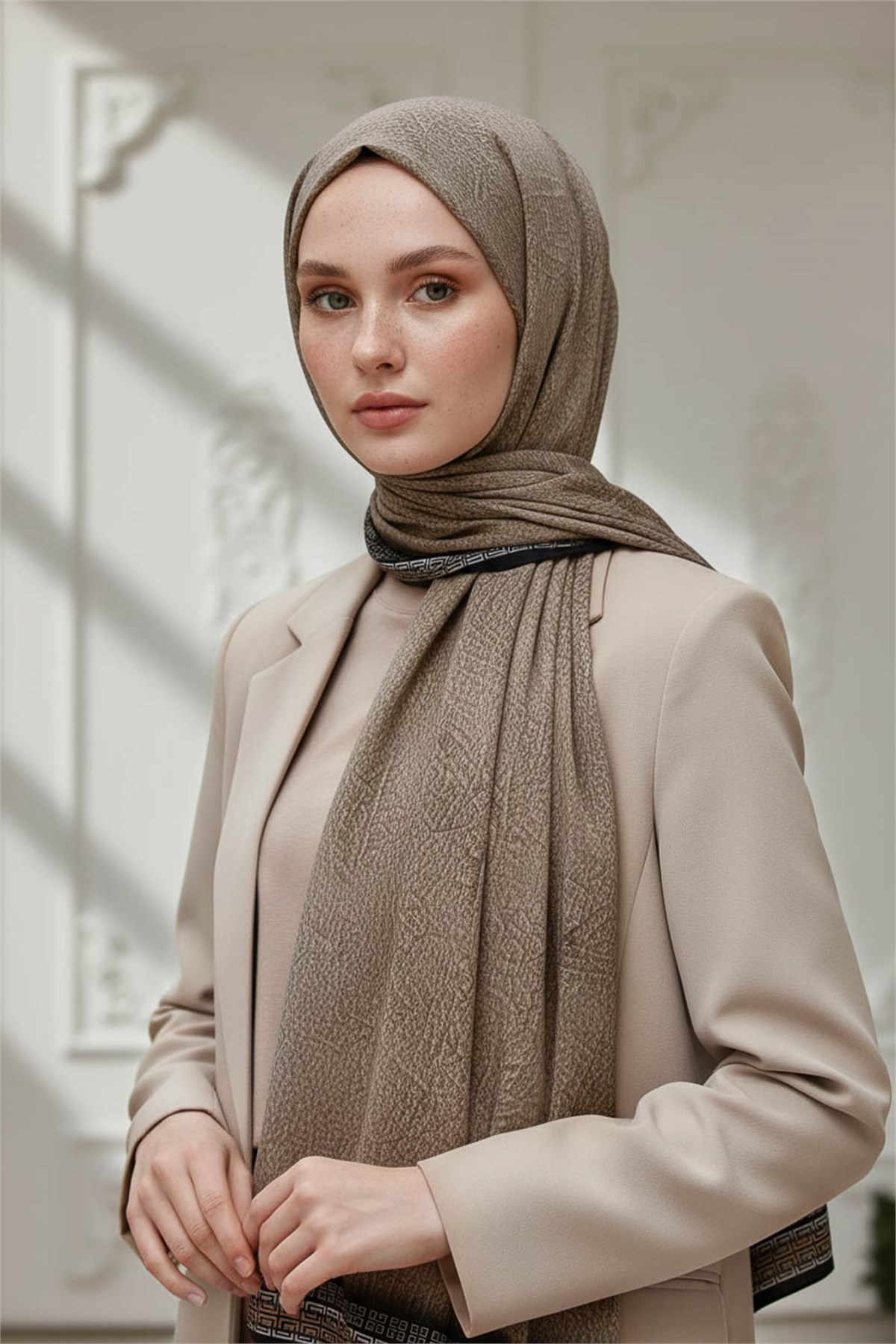 KREP DESENLİ BEJ RENKLİ 75X195 KIRIŞMAZ ŞAL