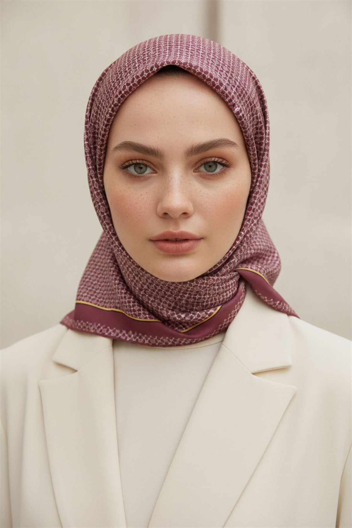 %100 Twill İpek Minik Motif Desenli Gül Kurusu - Krem Renkli 90x90 Eşarp Dikim Şekli : El Dikişi