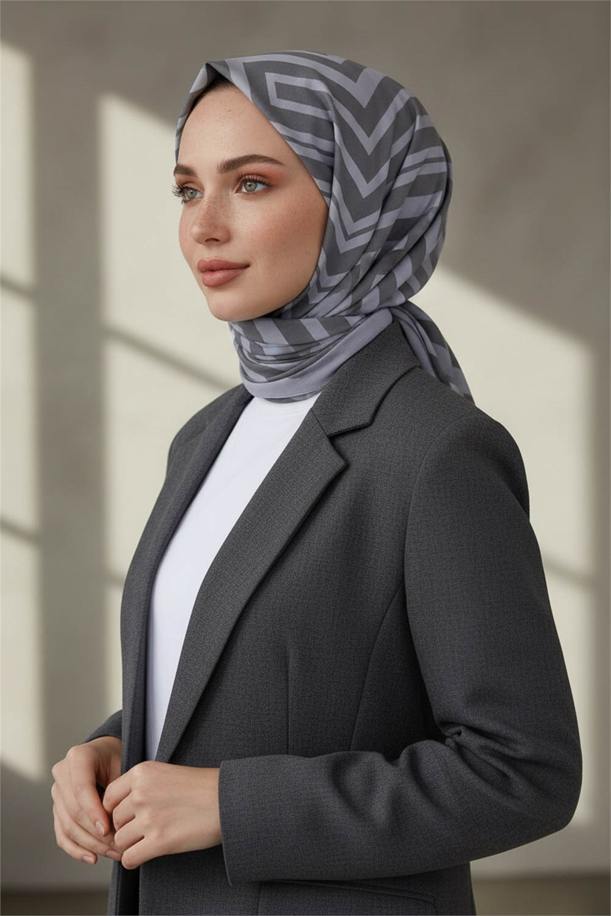 KREP ZİGZAG DESENLİ GRİ RENKLİ 75X195 KIRIŞMAZ ŞAL