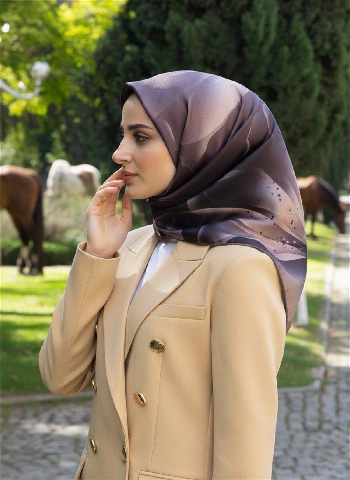 %100 Twill İpek Çiçek Desenli Vizon Renkli 90x90 Eşarp Dikim Şekli : El Dikişi