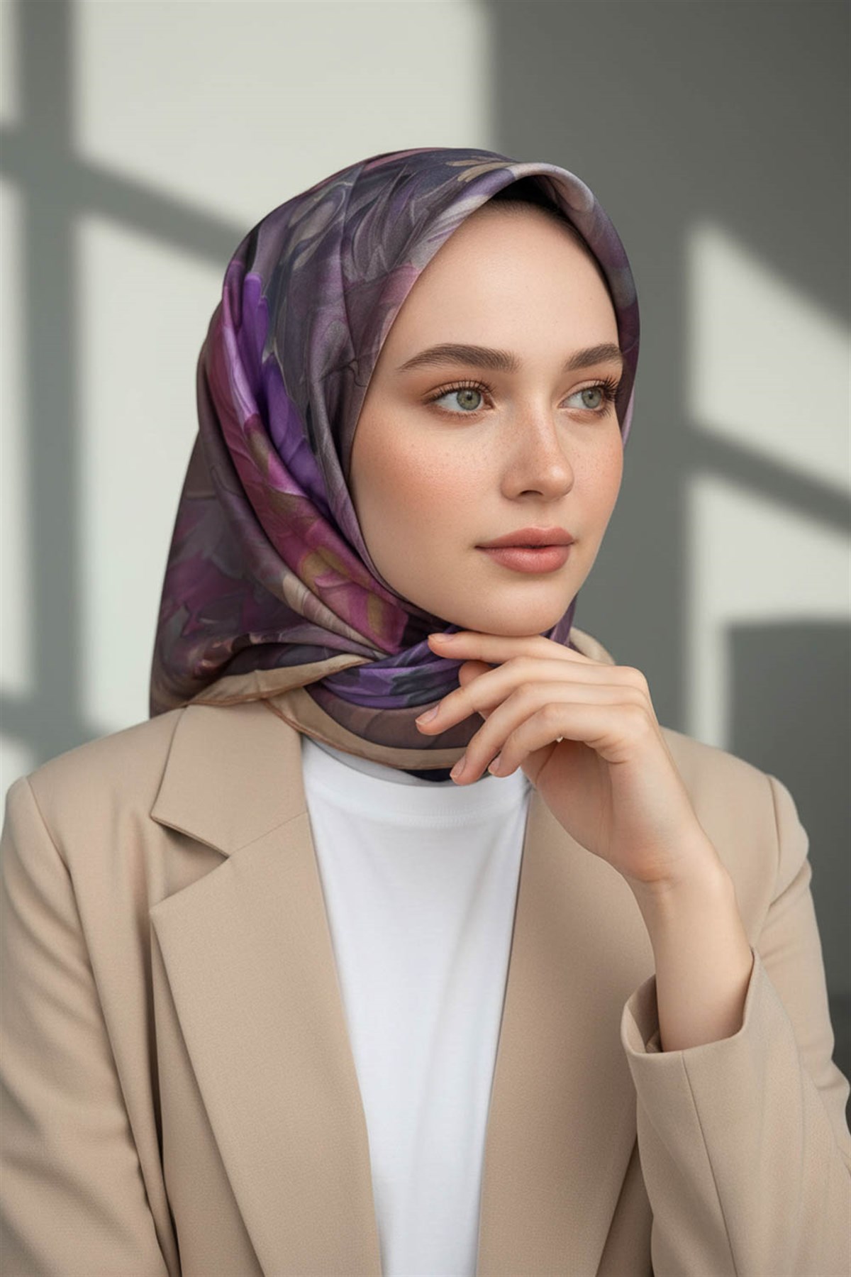 %100 Twill İpek Dumanlı Çiçek Desenli Somon - Lila Renkli 90x90 Eşarp Kenar Dikiş Şekli El Dikişli