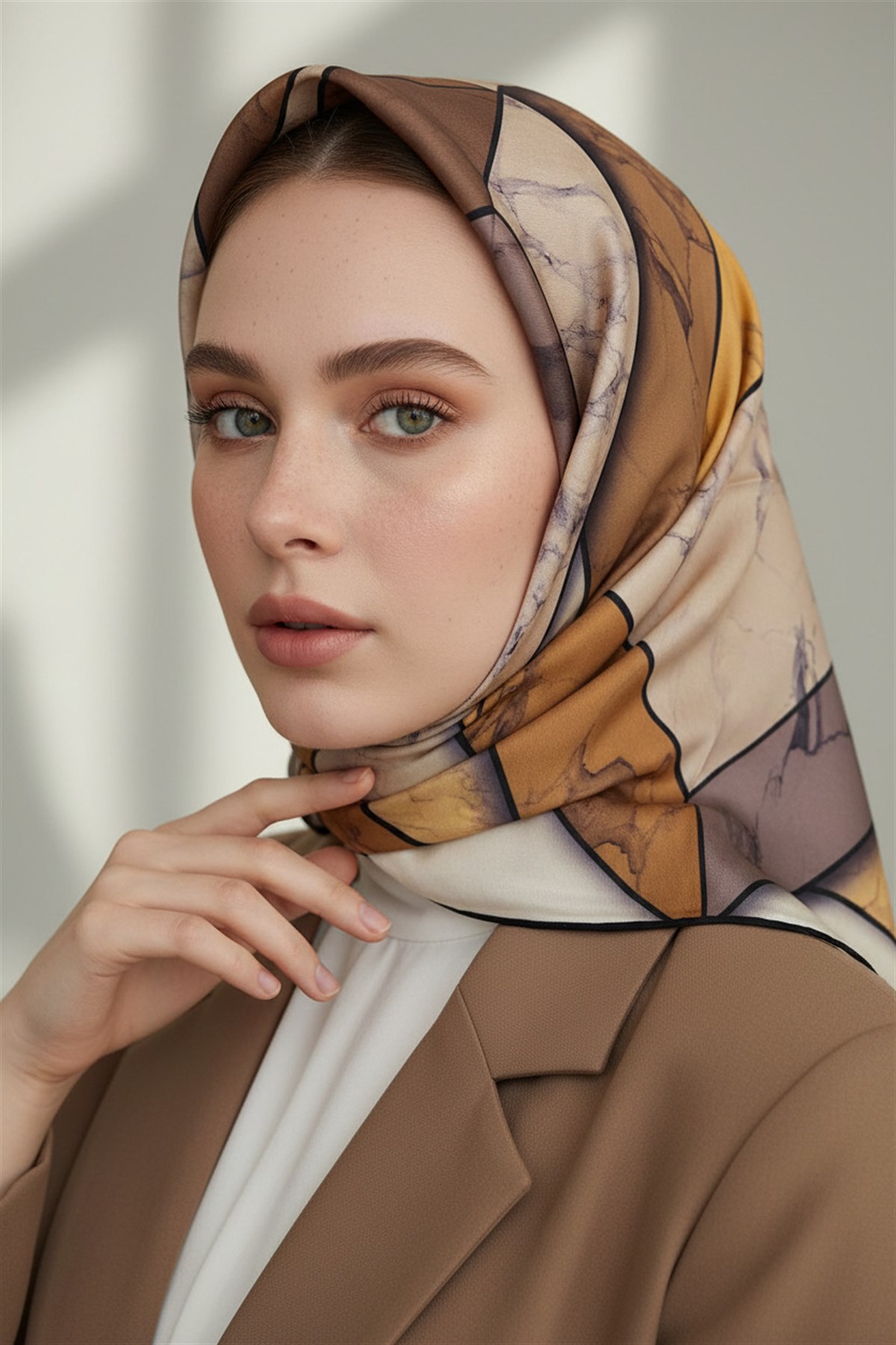 %100 Twill İpek Mermer Desenli Hardal - Bej Renkli 90x90 Eşarp Dikim Şekli : El Dikişi