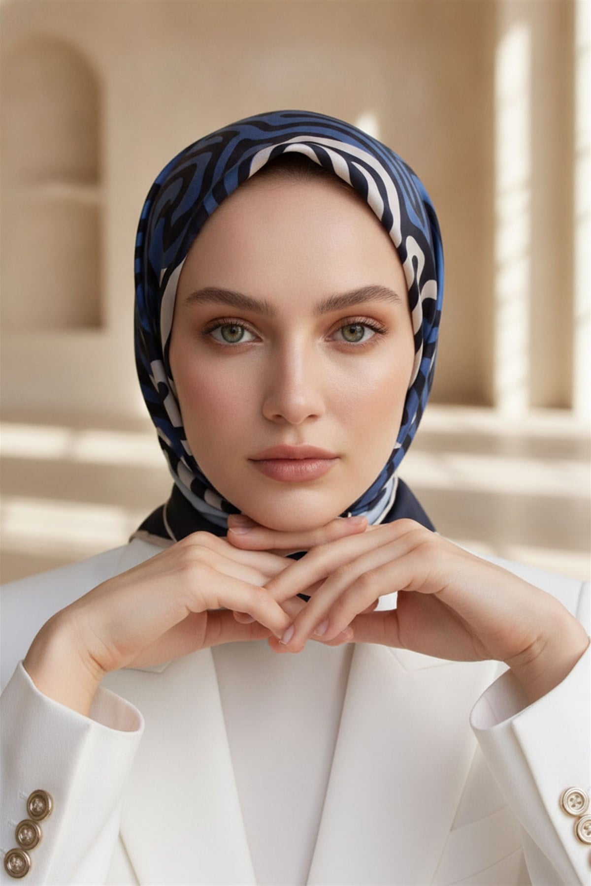 100% Twill İpek Bordürlü Dalga Desenli İndigo - Lacivert Renkli 90x90 Dikim Şekli : El Dikişi Eşarp