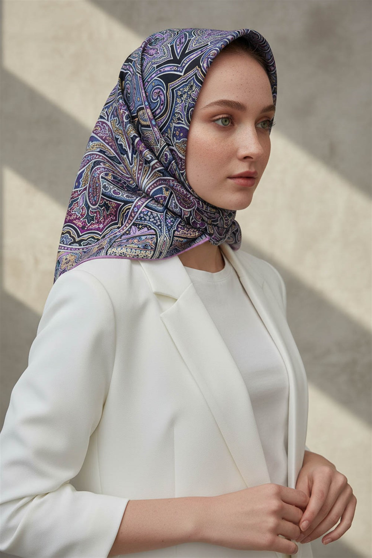 100% Twill İpek Etnik Desenli Lila Renkli 90x90 Dikim Şekli : El Dikişi Eşarp