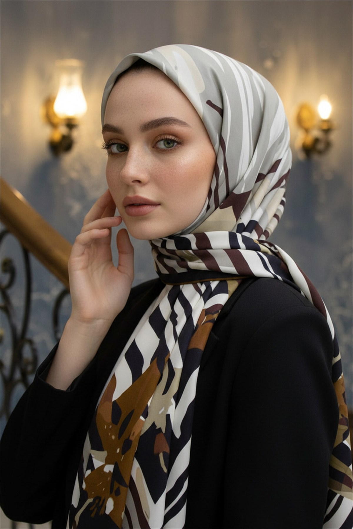 KREP ZEBRA VE ÇİÇEK DESENLİ KAHVERENGİ RENKLİ 75X195 KIRIŞMAZ ŞAL