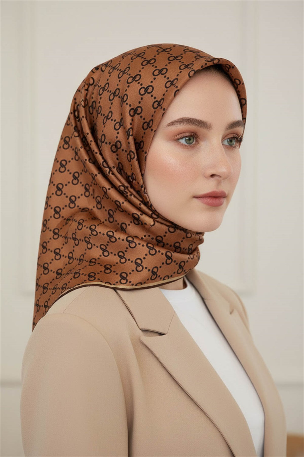 %57 İPEK %43 VİSKON Twill İpek Leopar Desenli Kahve - Taba Renkli 90x90 Eşarp Dikim Şekli : El Dikişi