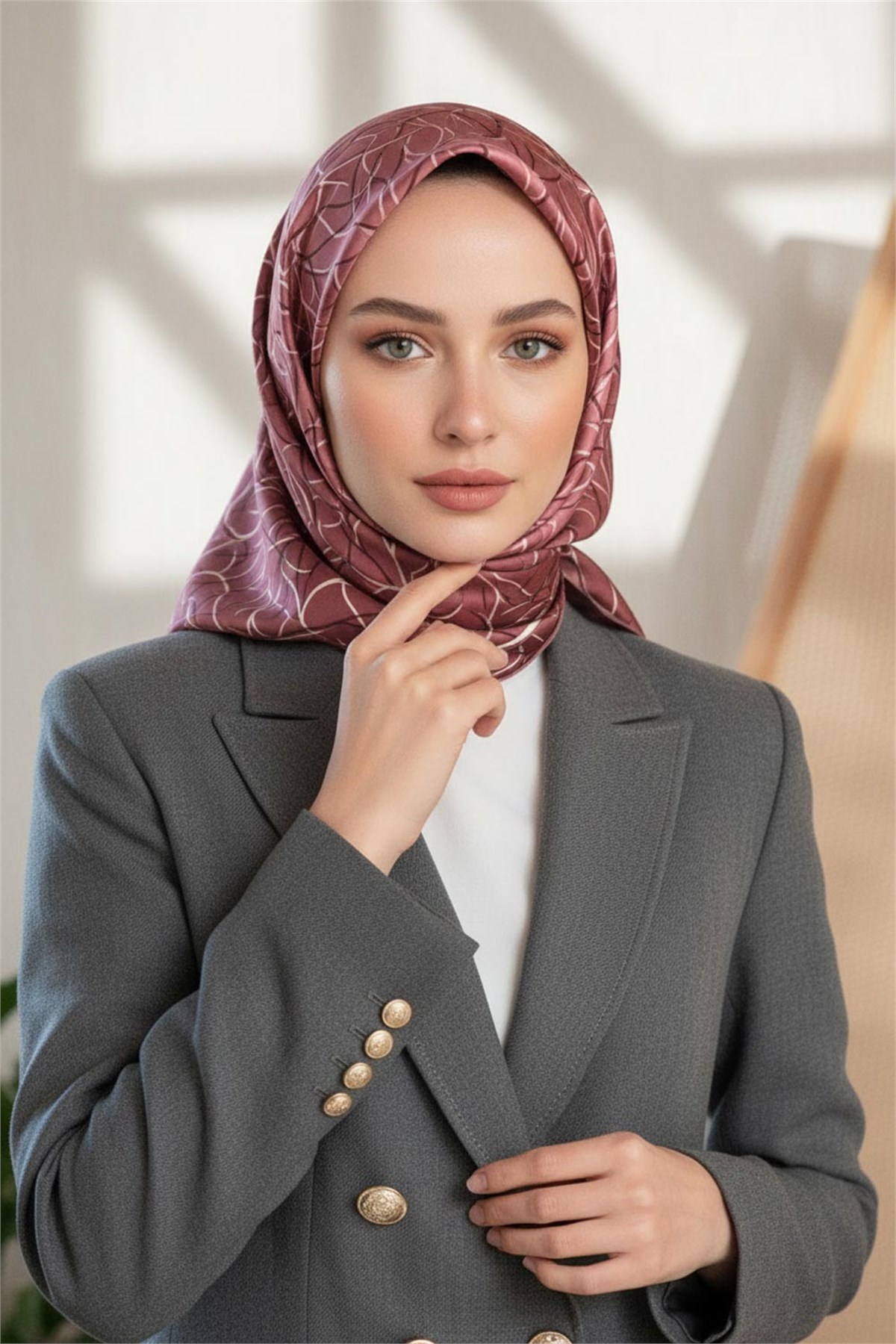 %100 Twill İpek Degrade Desenli Gül Kurusu Renkli 90x90 Eşarp Dikim Şekli : El Dikişi