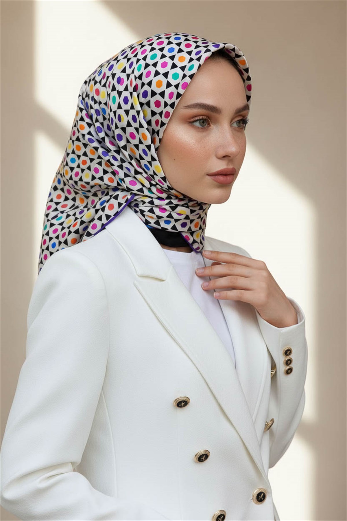 %100 Twill İpek Nokta Desenli Krem - Mor Renkli 90x90 Eşarp Dikim Şekli : El Dikişi