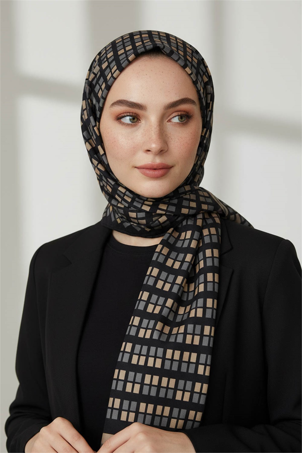 KREP KARE DESENLİ FÜME RENKLİ 75X195 KIRIŞMAZ ŞAL