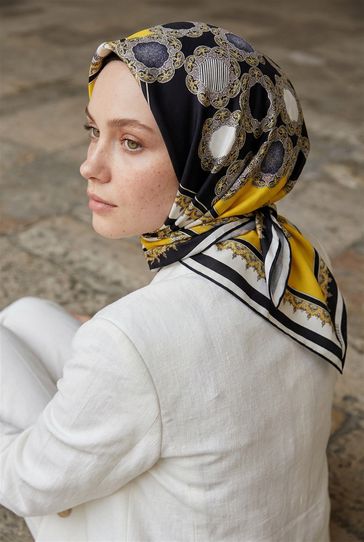 %100 Twill Türk Motifi  Desenli Siyah - Limon Sarısı Renkli 90x90 Eşarp Dikim Şekli: El Dikişi