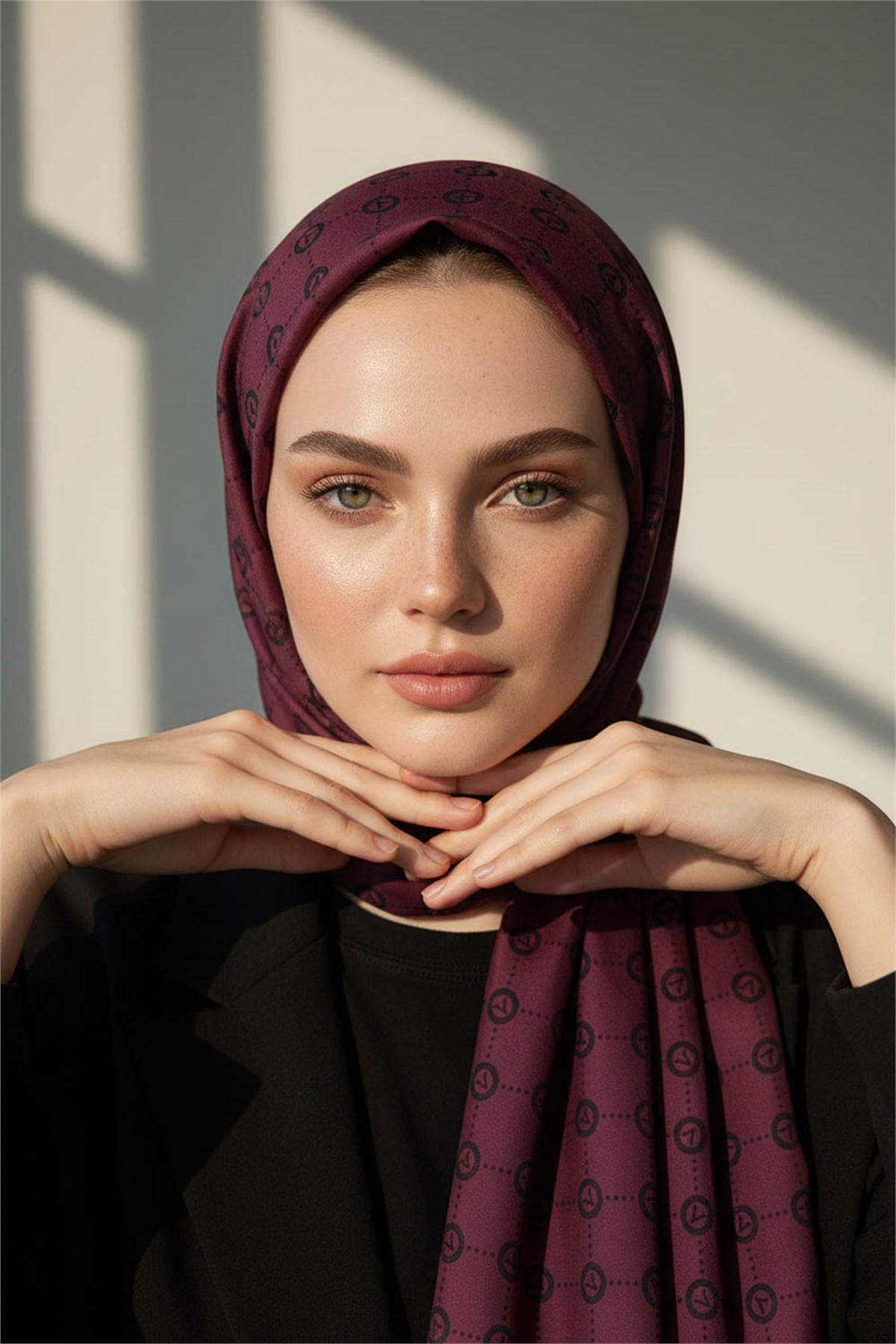 %100 Saf İpek Şal İnce Saten Vual Dokuma V Logo Desenli Bordo 2 Renkli 90x210 Şal