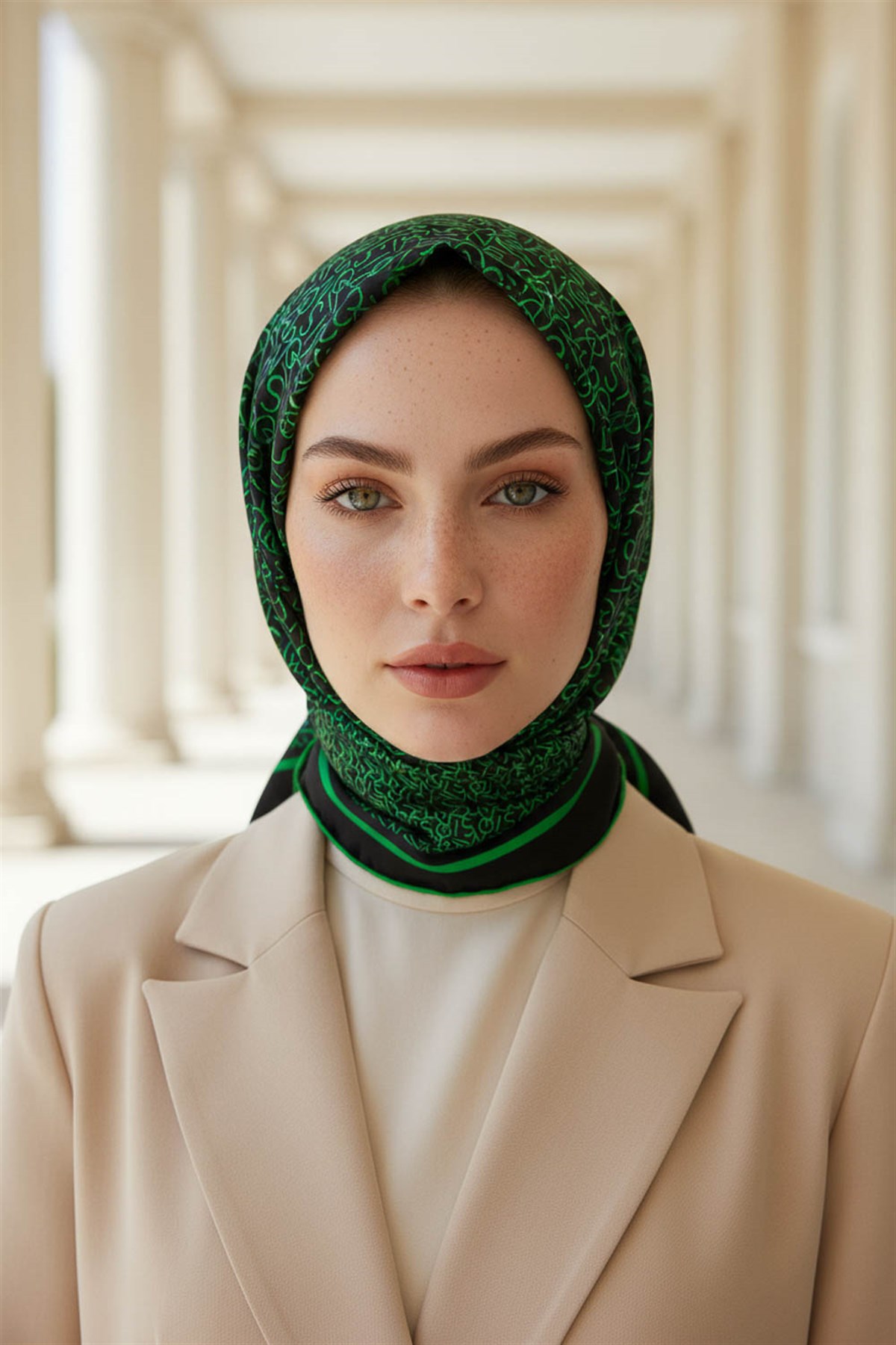 %100 Twill İpek Harf Desenli Siyah - Benetton Yeşili Renkli 90x90 Eşarp Dikim Şekli : El Dikişi