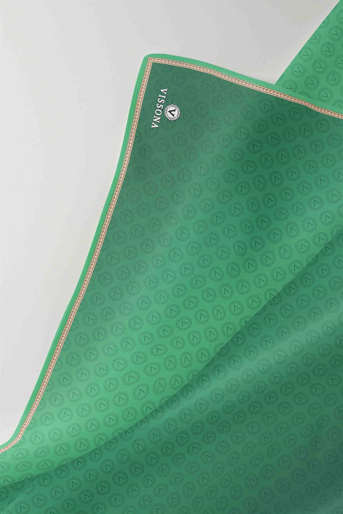 % 57 İPEK % 43 VİSKON Twill İpek Monogram Desenli Zümrüt Yeşili Renkli 90x90 Eşarp Dikim Şekli : El Dikişi