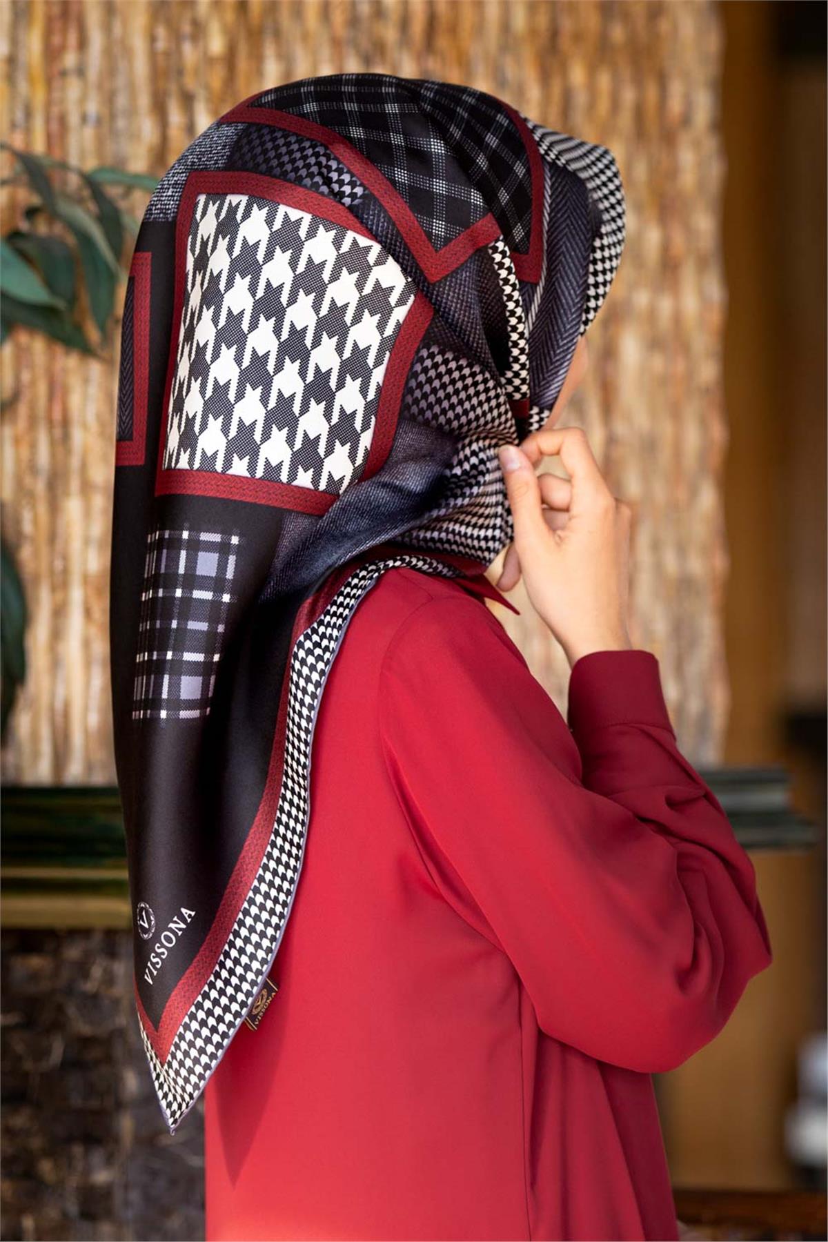 %100 Twill İpek Kazakayaklı Ve Ekose Desenli Taba - Siyah Renkli 90x90 Eşarp Dikim Şekli : El Dikişi