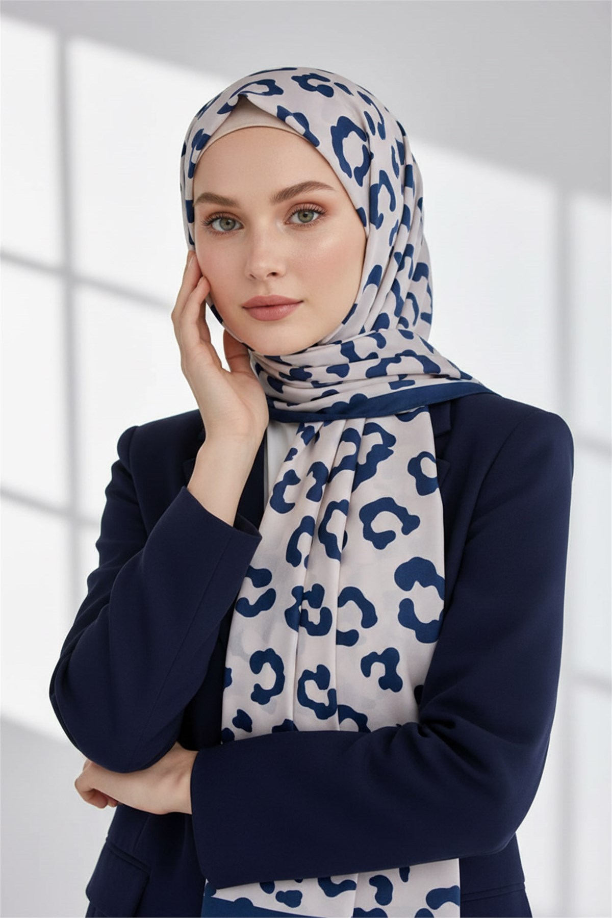 KREP LEOPAR DESENLİ LACİVERT RENKLİ 75X195 KIRIŞMAZ ŞAL