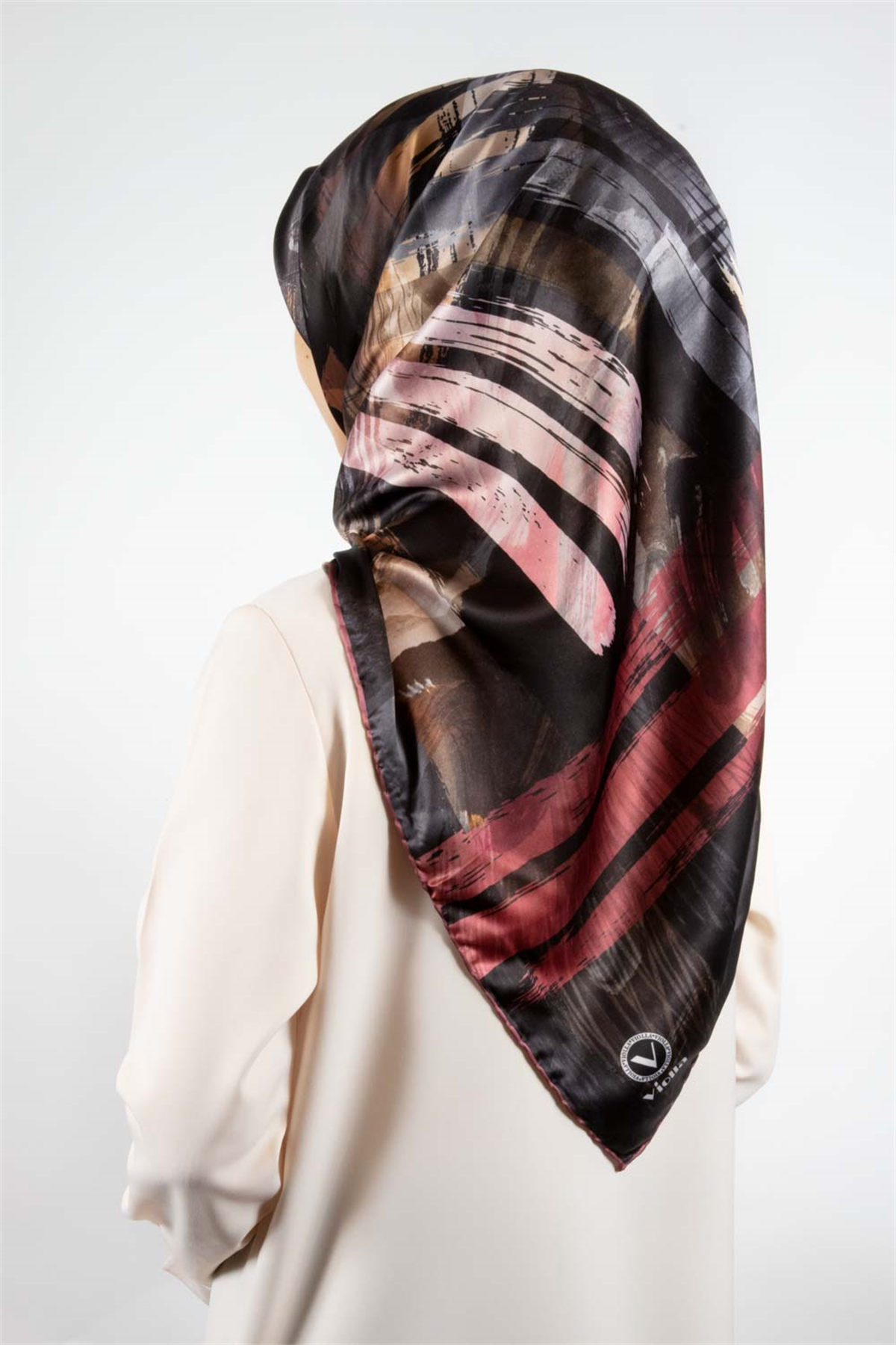 Rayon Fırça Darbeli Batik Desenli Pudra Renkli 90x90 Eşarp (İpek İçermez) Dikim Şekli : El Dikişi