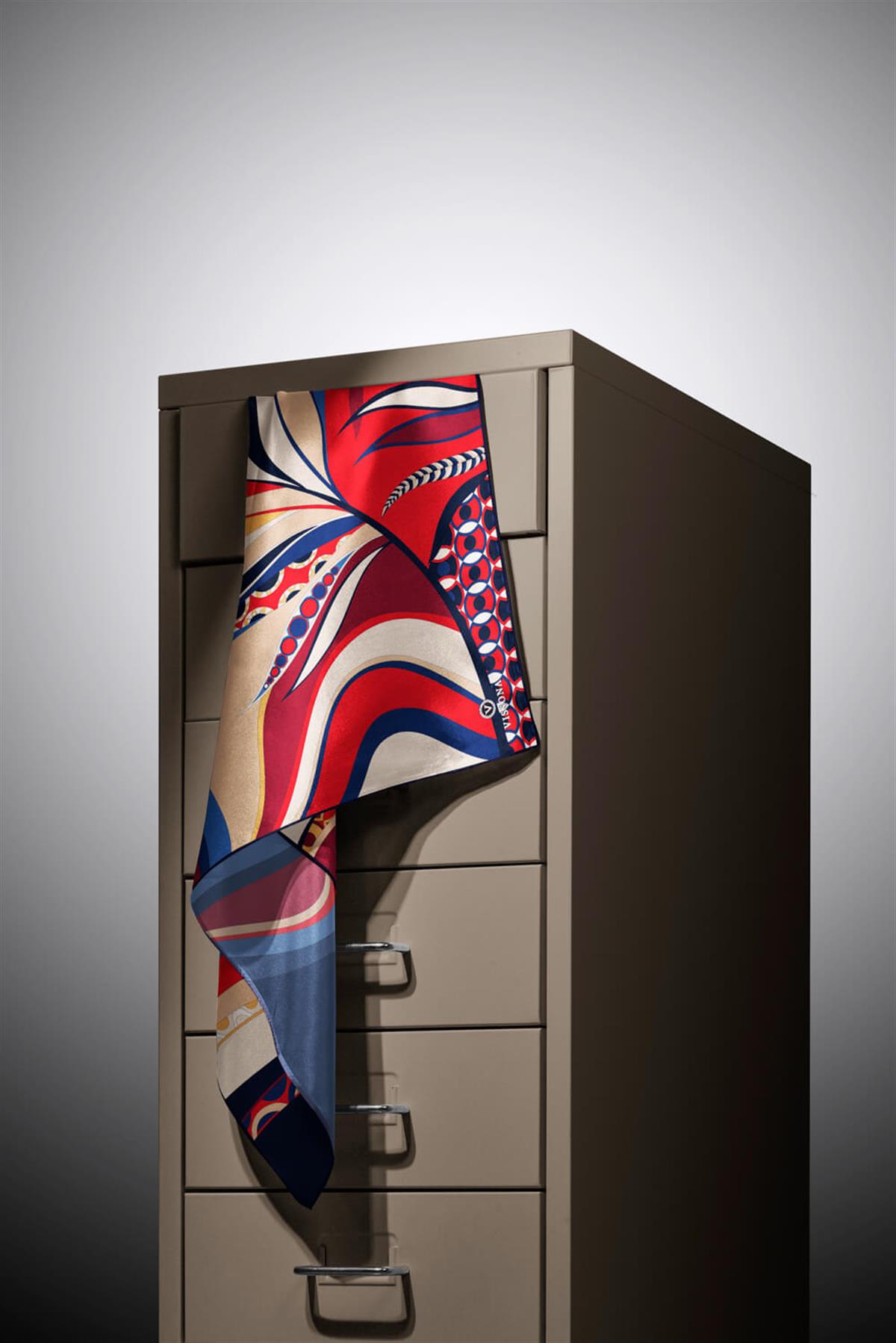 100% Twill Etnik Yaprak Desenli Bordo - Lacivert Renkli 90x90 Dikim Şekli : El Dikişi Eşarp