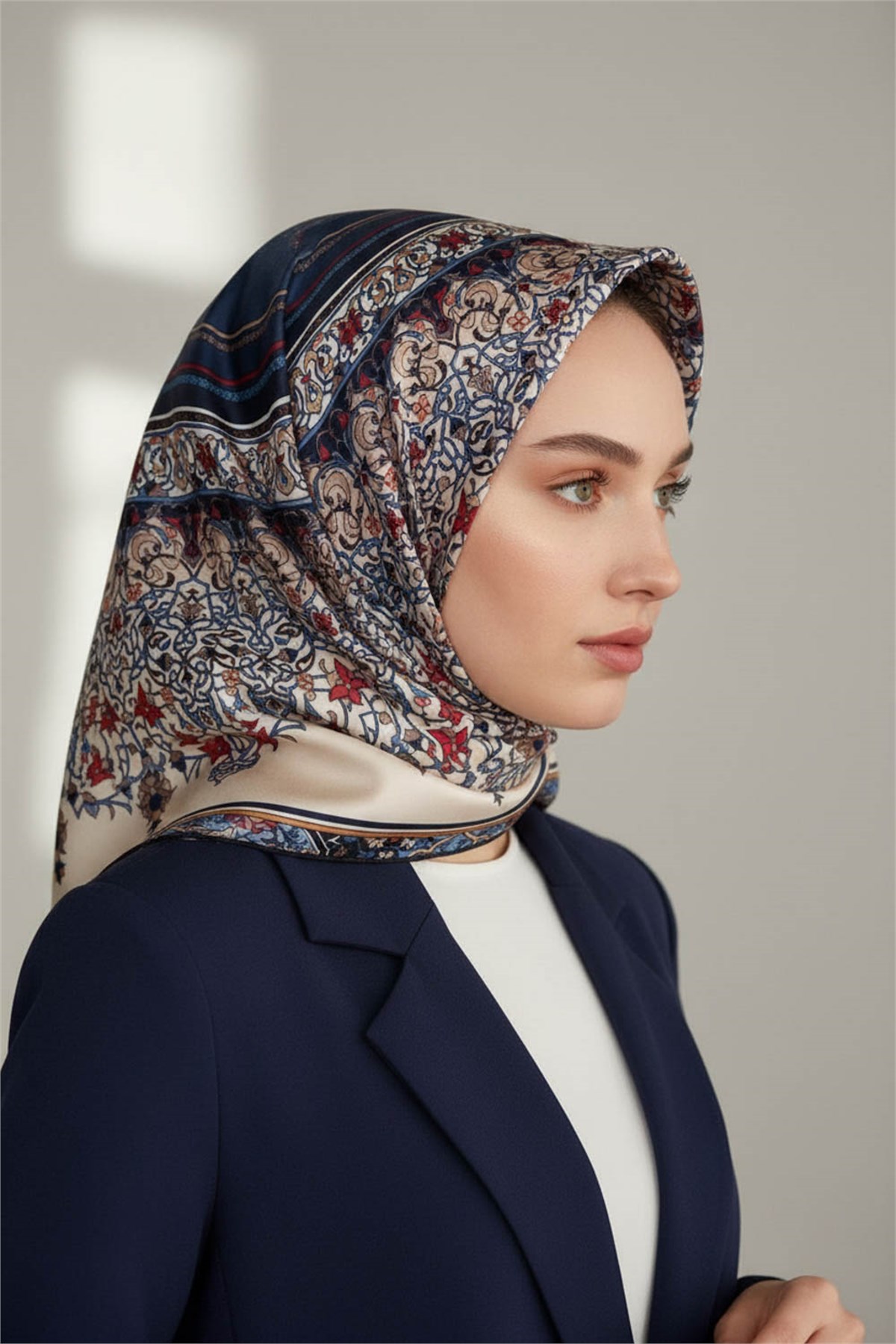 %100 Twill İpek Şal Desenli Lacivert Renkli 90x90 Eşarp Dikim Şekli : El Dikişi