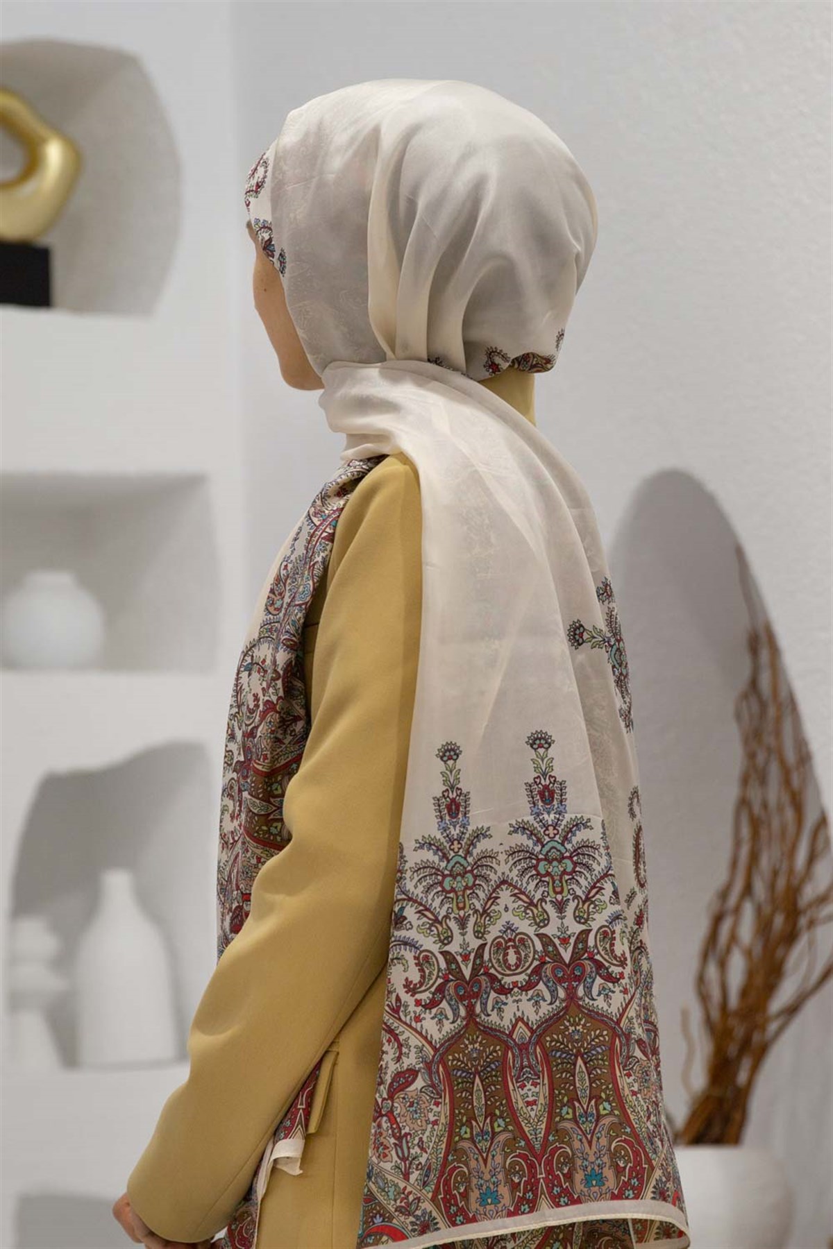 %100 İpek Etnik Desenli Krem Renkli 92x210 Şal