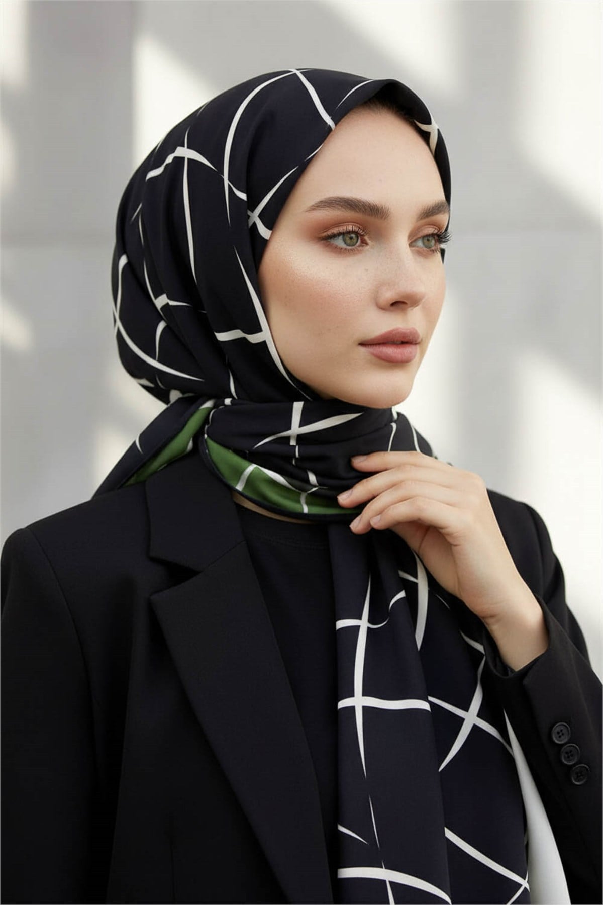 KREP ÇİZGİLİ DESENLİ ZÜMRÜT YEŞİLİ RENKLİ 75X195 KIRIŞMAZ ŞAL