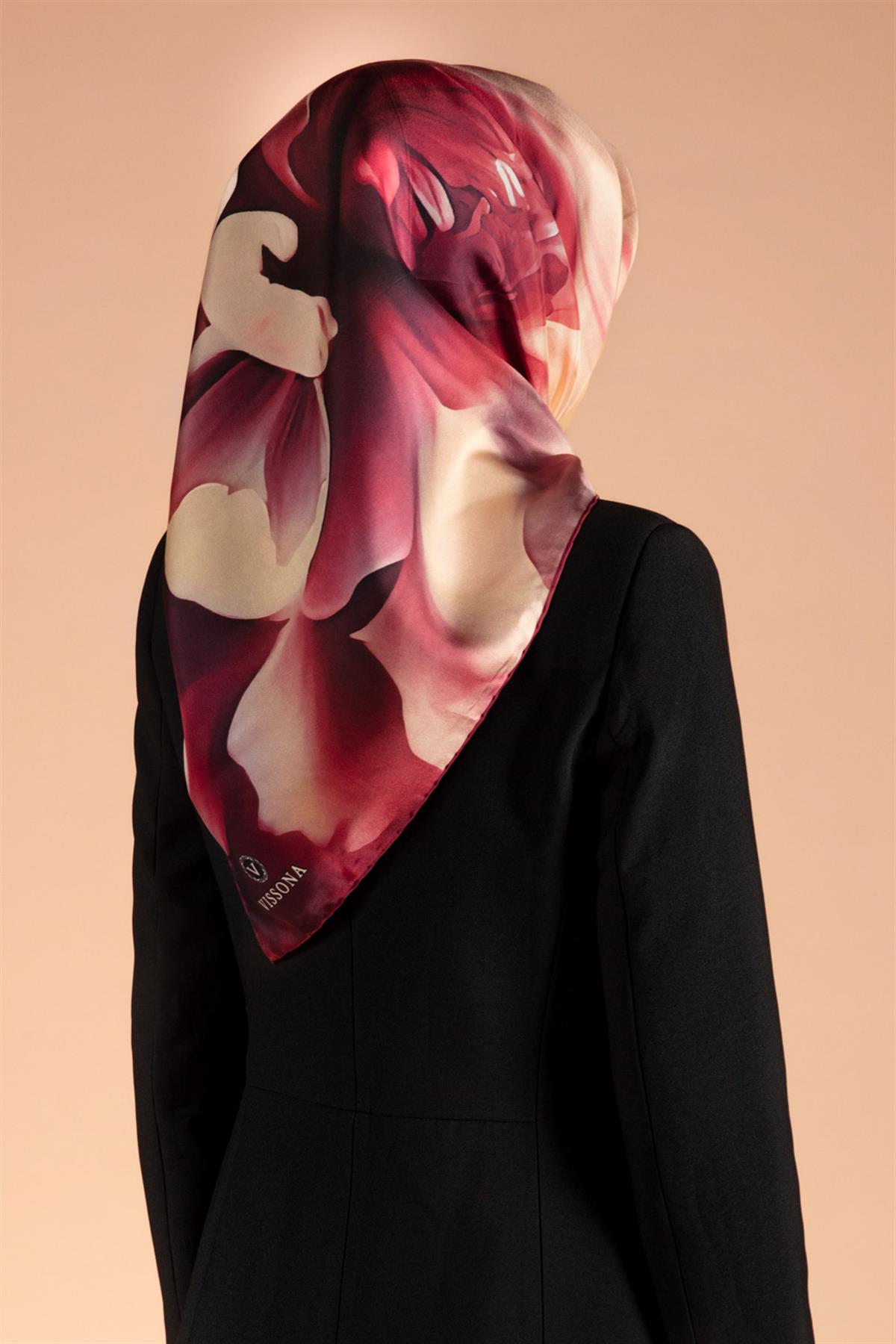 %100 Twill İpek Yaprak Desenli Bordo Renkli 90x90 Eşarp Dikim Şekli : El Dikişi
