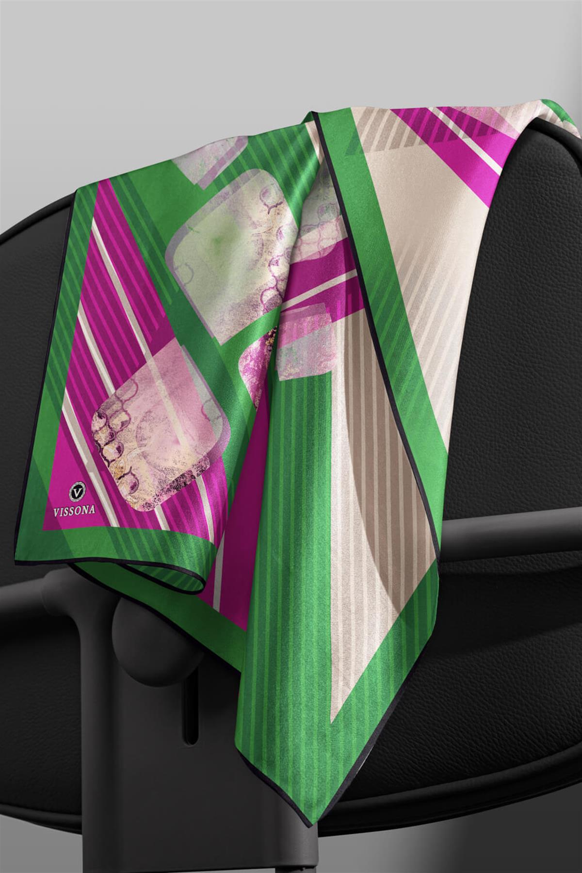 %100 Twill İpek Geometrik Desenli Zümrüt Yeşili - Fuşya Renkli 90x90 Eşarp Dikim Şekli : El Dikişi