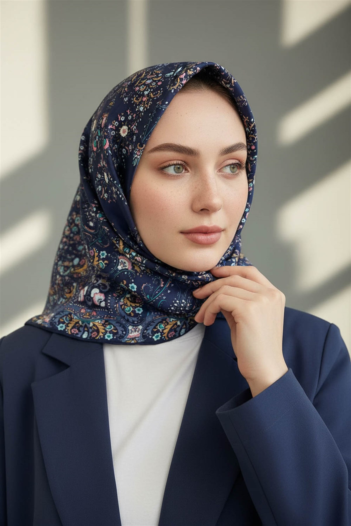 %100 Twill İpek Şal Desenli Lacivert - İndigo Renkli 90x90 Eşarp Dikim Şekli : El Dikişi
