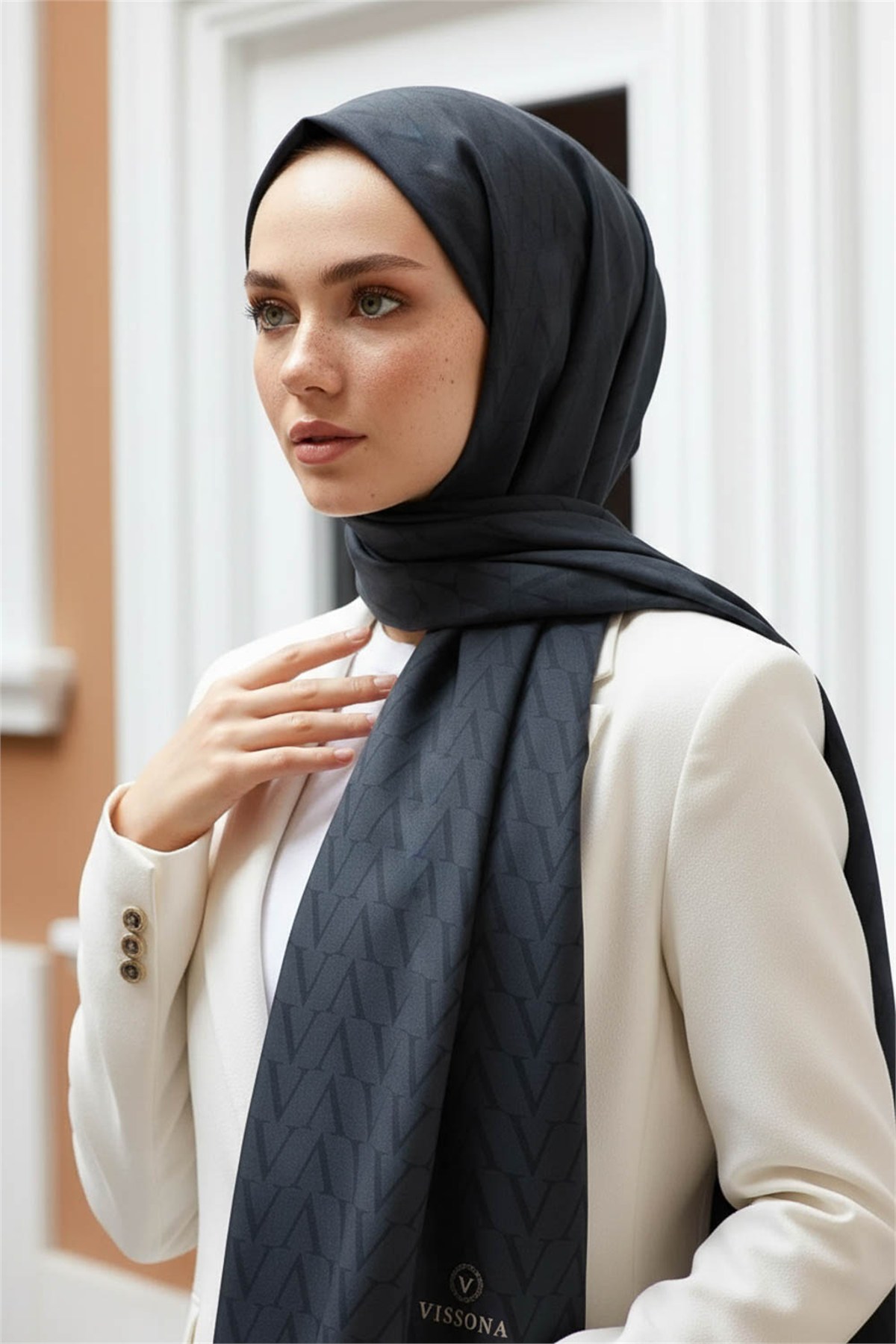 KREP DEGRADELİ MONOGRAM DESENLİ İNDİGO RENKLİ 75X195 KIRIŞMAZ ŞAL