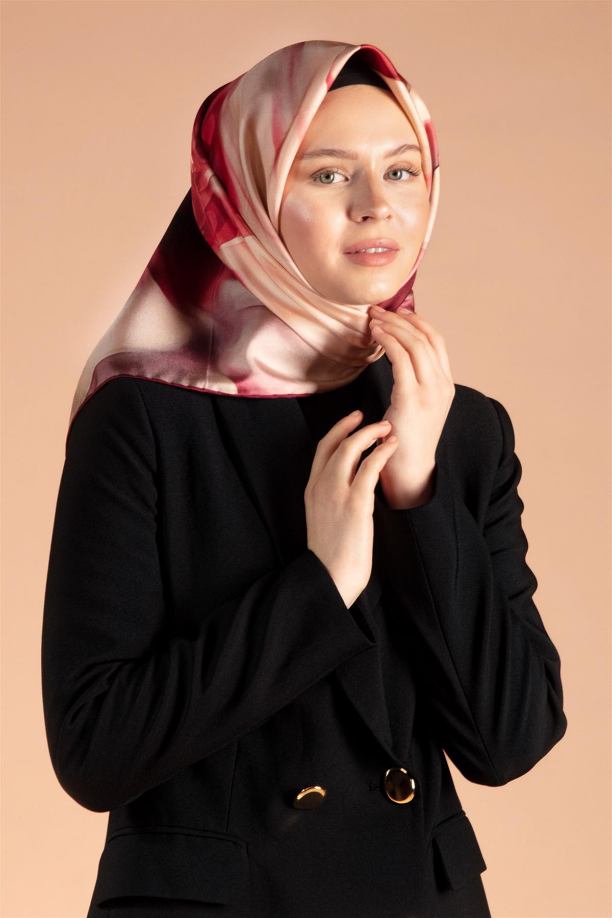 %100 Twill İpek Yaprak Desenli Bordo Renkli 90x90 Eşarp Dikim Şekli : El Dikişi