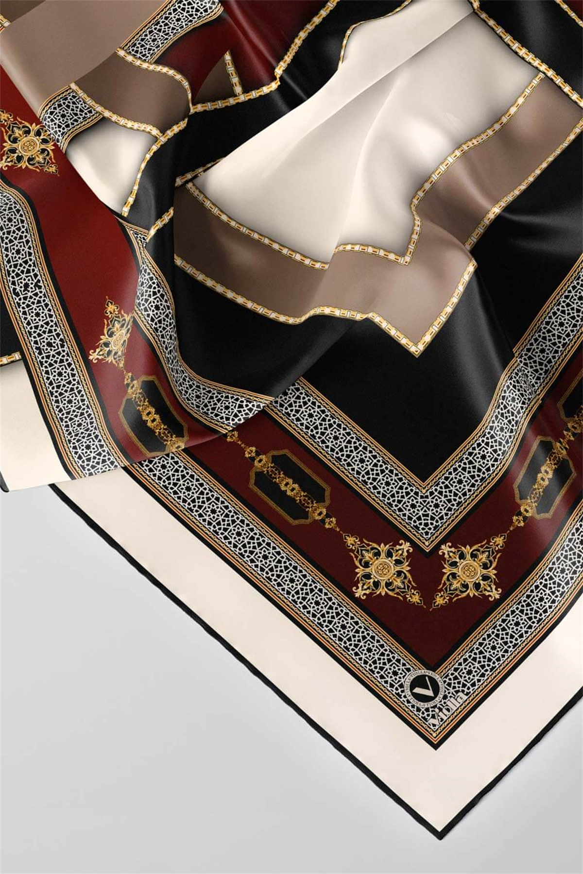 Twill Gold Detaylı ve Antik Motif Desenli Bordo Renkli 90x90 Eşarp (İpek İçermez) Kenar Dikiş Şekli El Dikişli