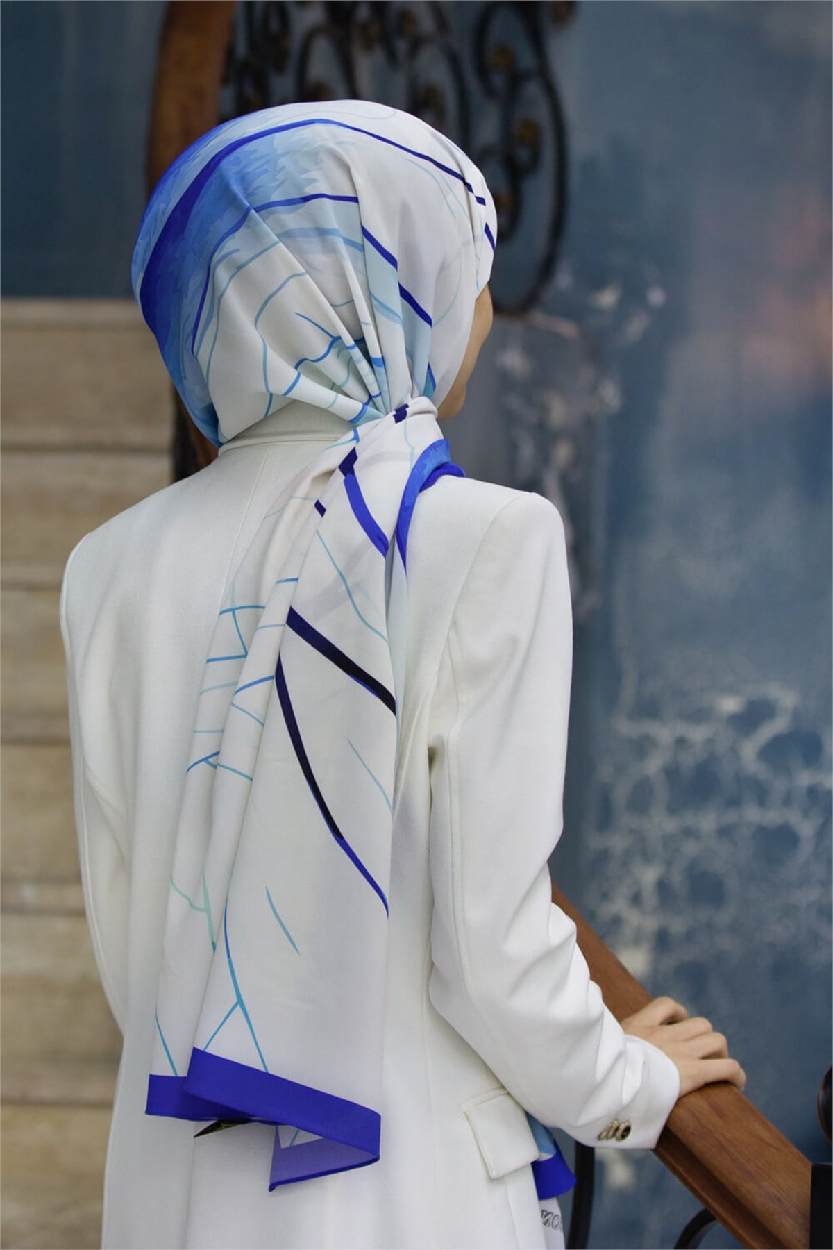 KREP ÇİZGİ DESENLİ SAKS RENKLİ 75X195 KIRIŞMAZ ŞAL