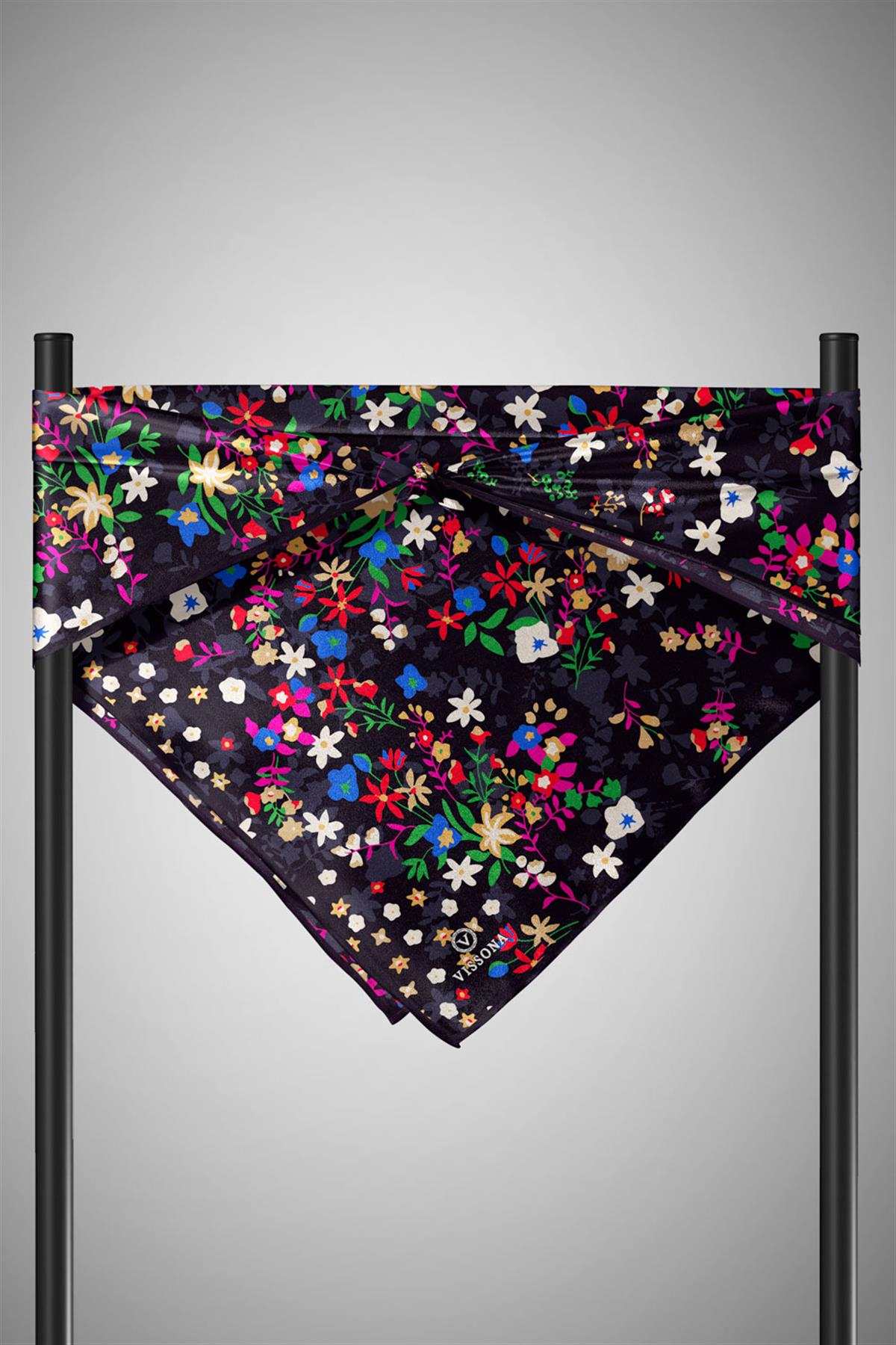 %100 Twill İpek Çıtır Çiçek Desenli Siyah - Fuşya Renkli 90x90 Eşarp Dikim Şekli : El Dikişi