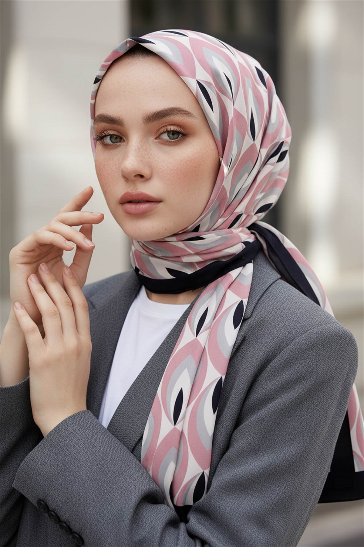 KREP GEOMETRİK DESENLİ PUDRA RENKLİ 75X195 KIRIŞMAZ ŞAL
