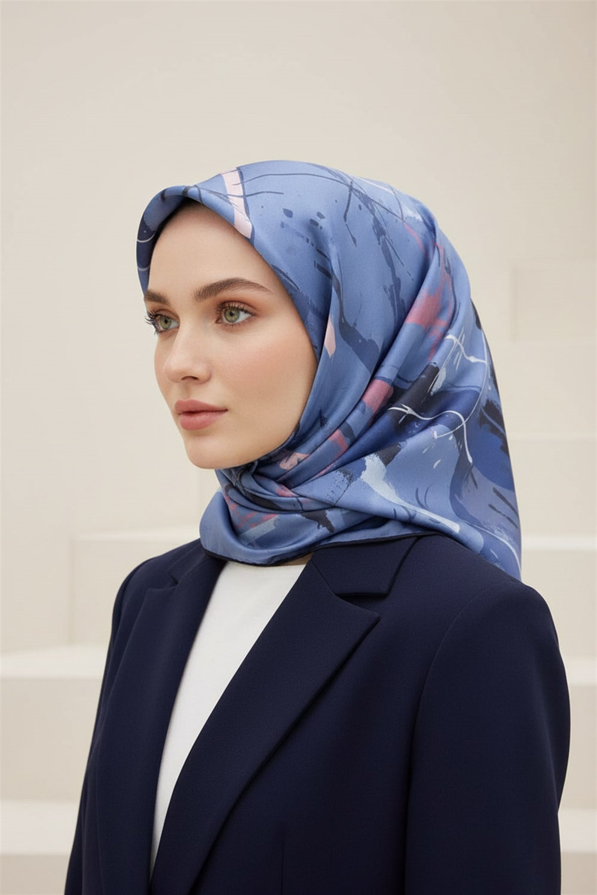 %57 İPEK %43 VİSKON Twill İpek Geometrik Desenli İndigo - Gül Kurusu Renkli 90x90 Eşarp Dikim Şekli : El Dikişi