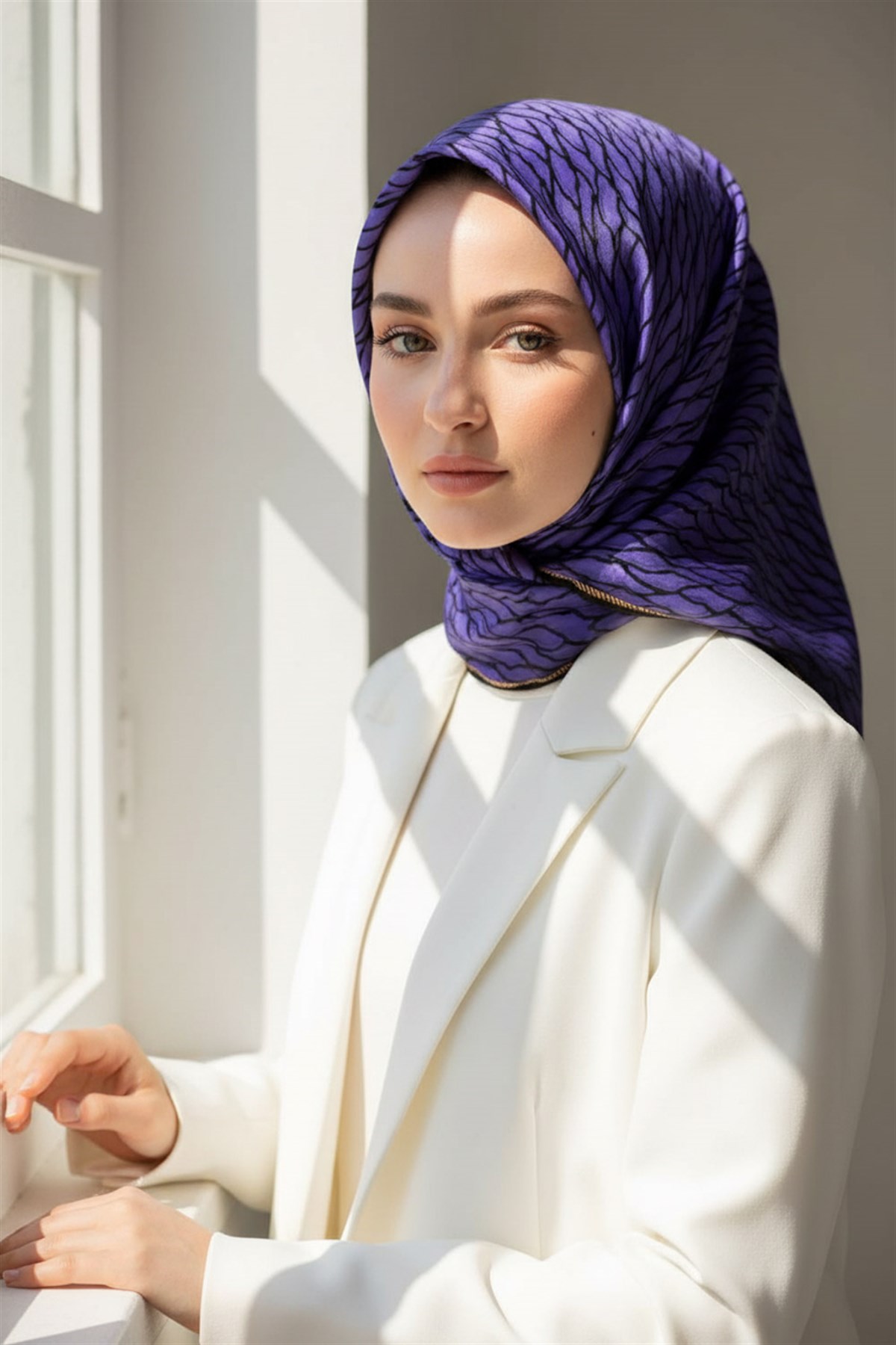 %100 Twill İpek File Desenli Lila - Siyah Renkli 90x90 Eşarp Dikim Şekli : El Dikişi
