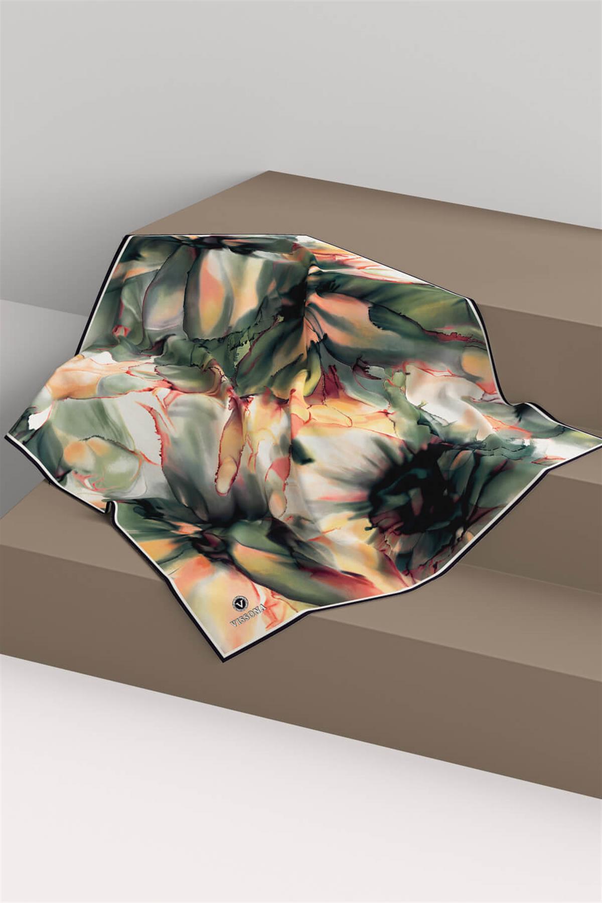 %100 Twill İpek Batik Çiçek Desenli Zümrüt Yeşili - Hardal Renkli 90x90 Eşarp Kenar Dikiş Şekli El Dikişli