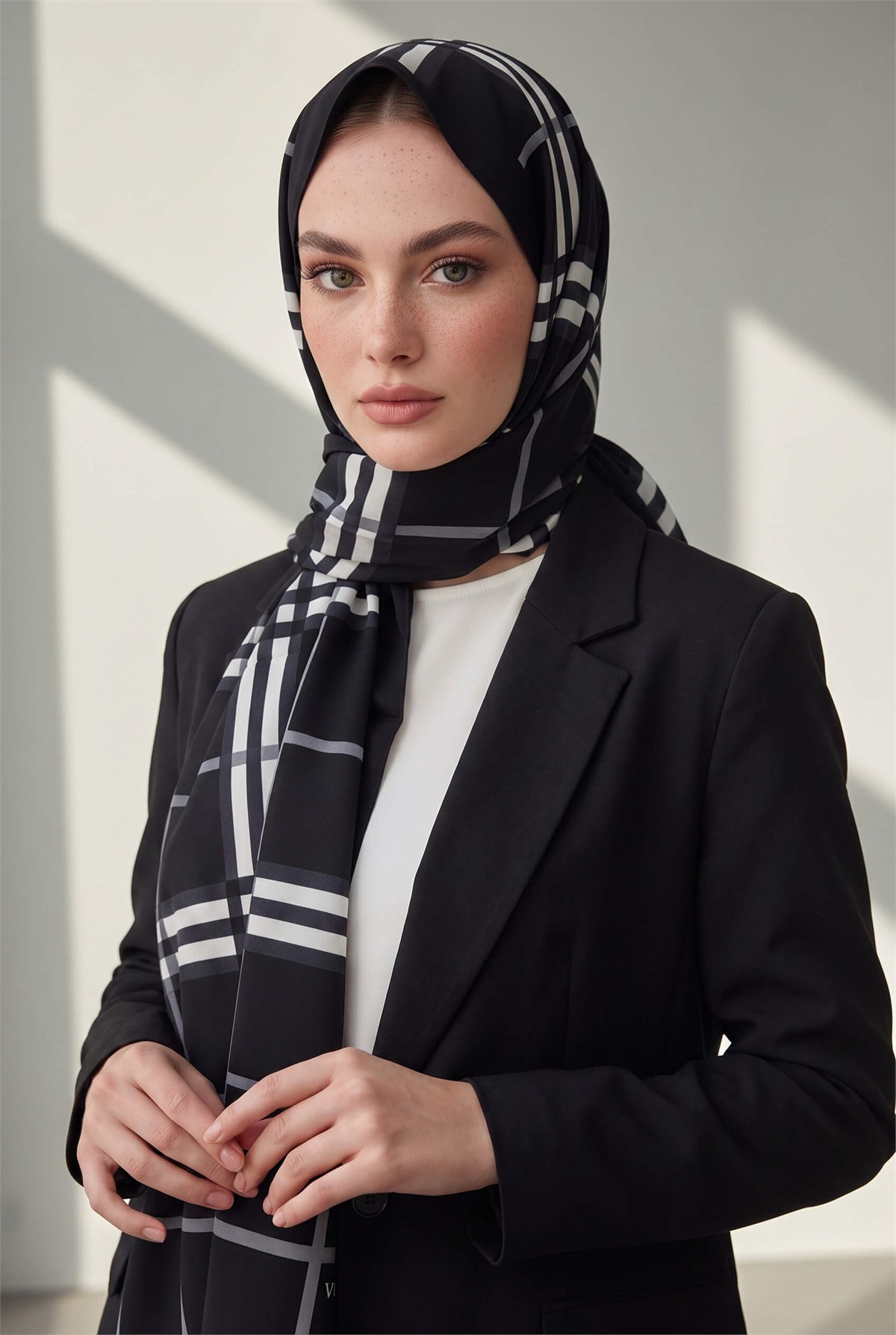 KREP EKOSE DESENLİ SİYAH RENKLİ 75X195 KIRIŞMAZ ŞAL