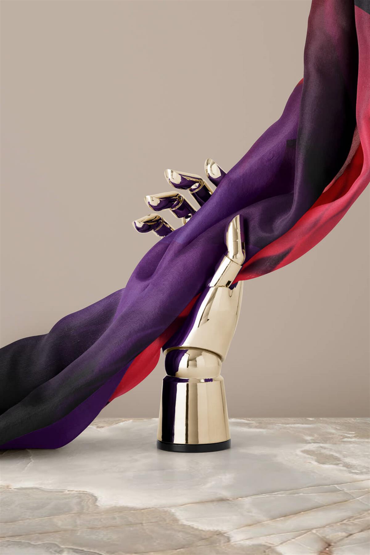 %100 Twill İpek Gül Desenli Kırmızı - Lacivert Renkli 90x90 Eşarp Dikim Şekli : El Dikişi