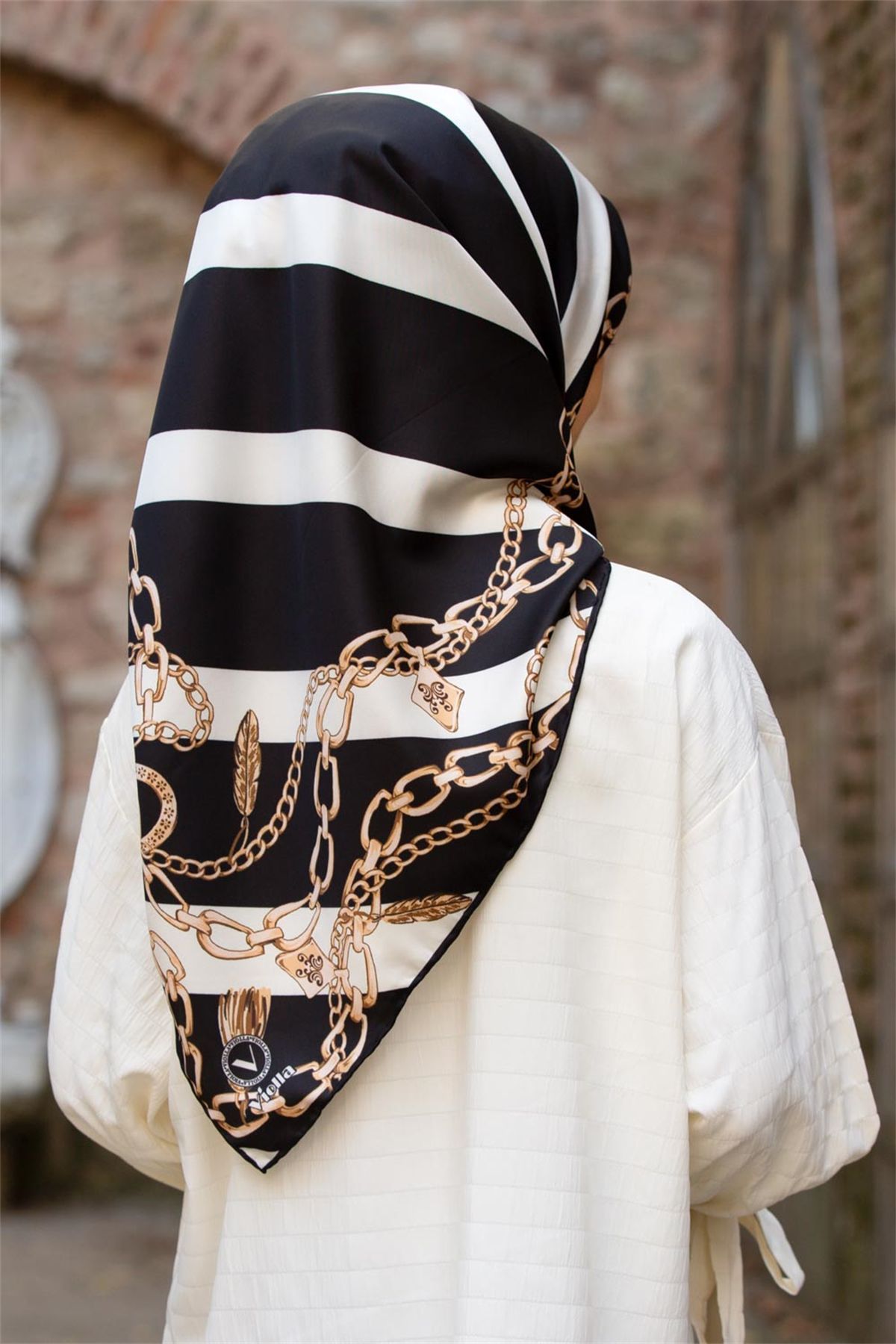 Twill Çizgili Zincir Desenli Siyah Renkli 90x90 Eşarp (İpek İçermez) Kenar Dikiş Şekli El Dikişli