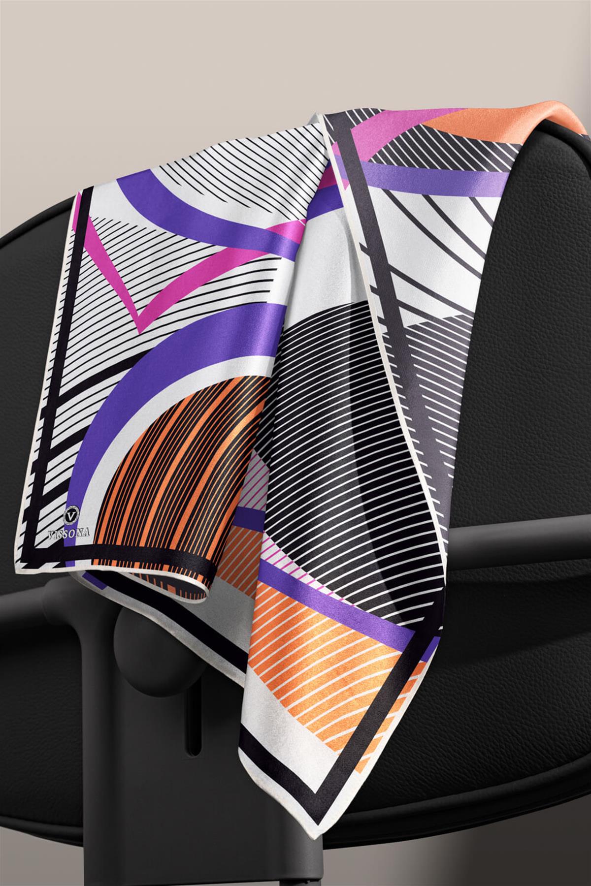 %100 Twill İpek Çizgili Geometrik Desenli Beyaz - Mor Renkli 90x90 Eşarp Dikim Şekli : El Dikişi