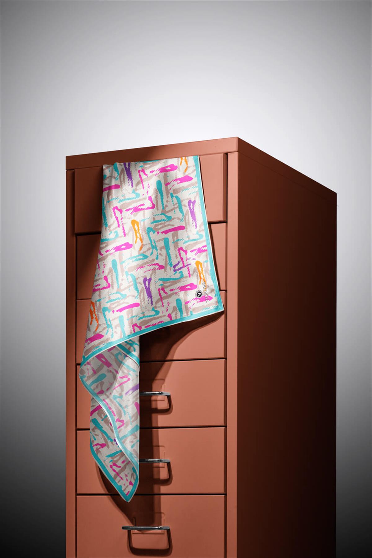 %100 Twill İpek Geometrik Desenli Turkuaz - Pembe Renkli 90x90 Eşarp Dikim Şekli : El Dikişi