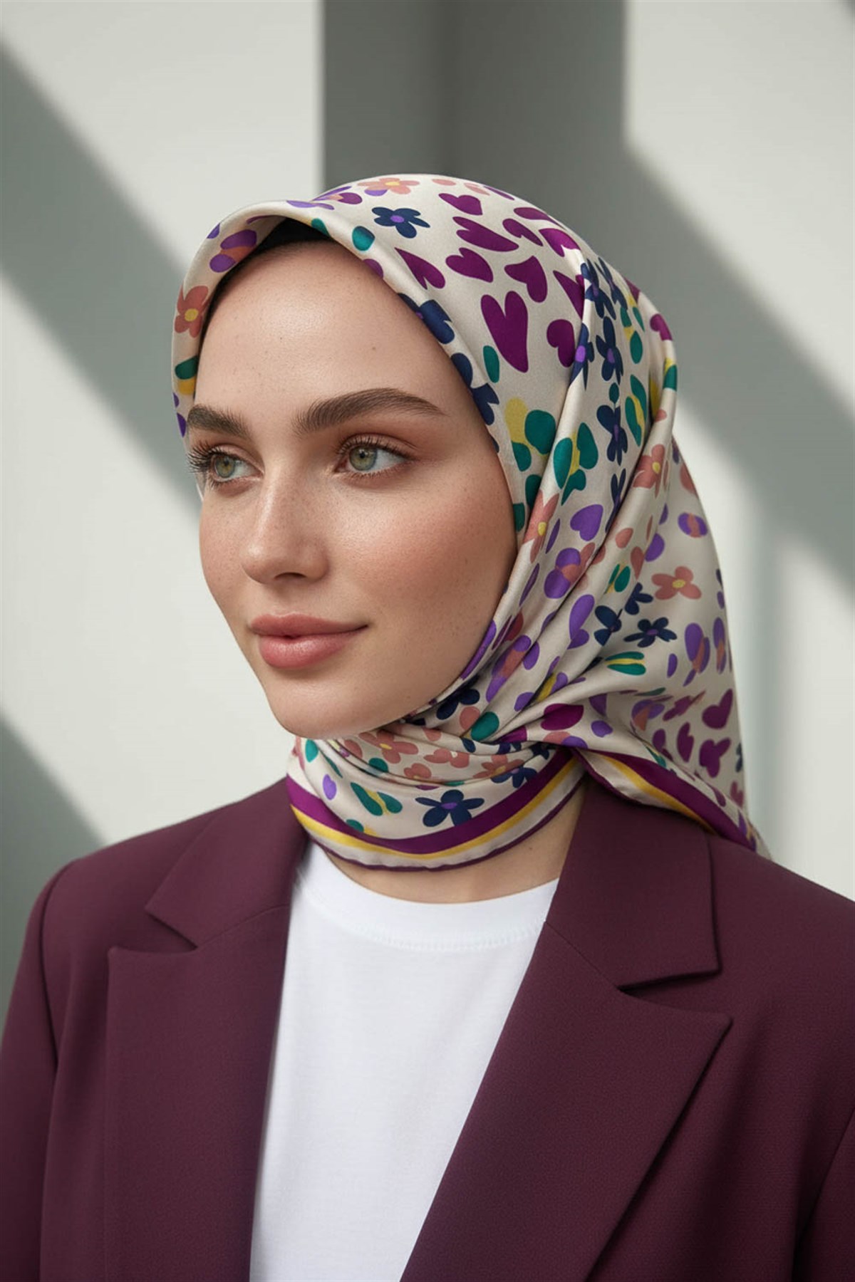 %100 Twill İpek Kalpli Leopar Desenli Krem - Mürdüm Renkli 90x90 Eşarp Dikim Şekli : El Dikişi