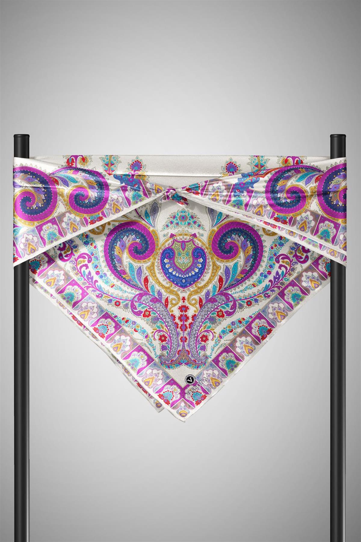 100% Twill İpek Etnik Desenli Krem - Fuşya Renkli 90x90 Dikim Şekli : El Dikişi Eşarp