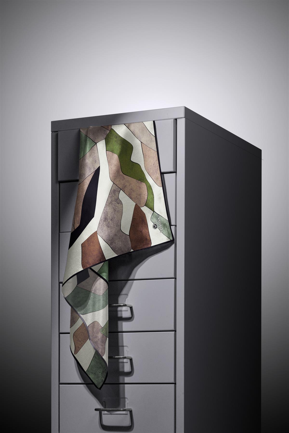 %100 Twill İpek Geometrik Desenli Bakır - Haki Renkli 90x90 Eşarp Dikim Şekli : El Dikişi