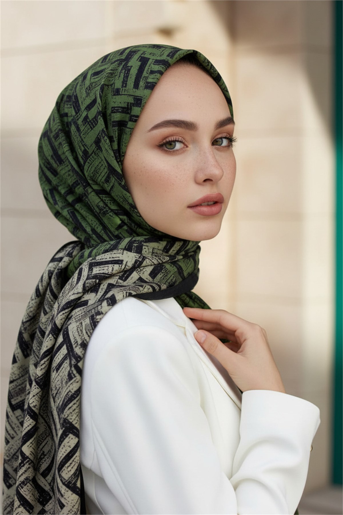 KREP DEGRADELİ ÇİZGİ DESENLİ ZÜMRÜT YEŞİLİ RENKLİ 75X195 KIRIŞMAZ ŞAL