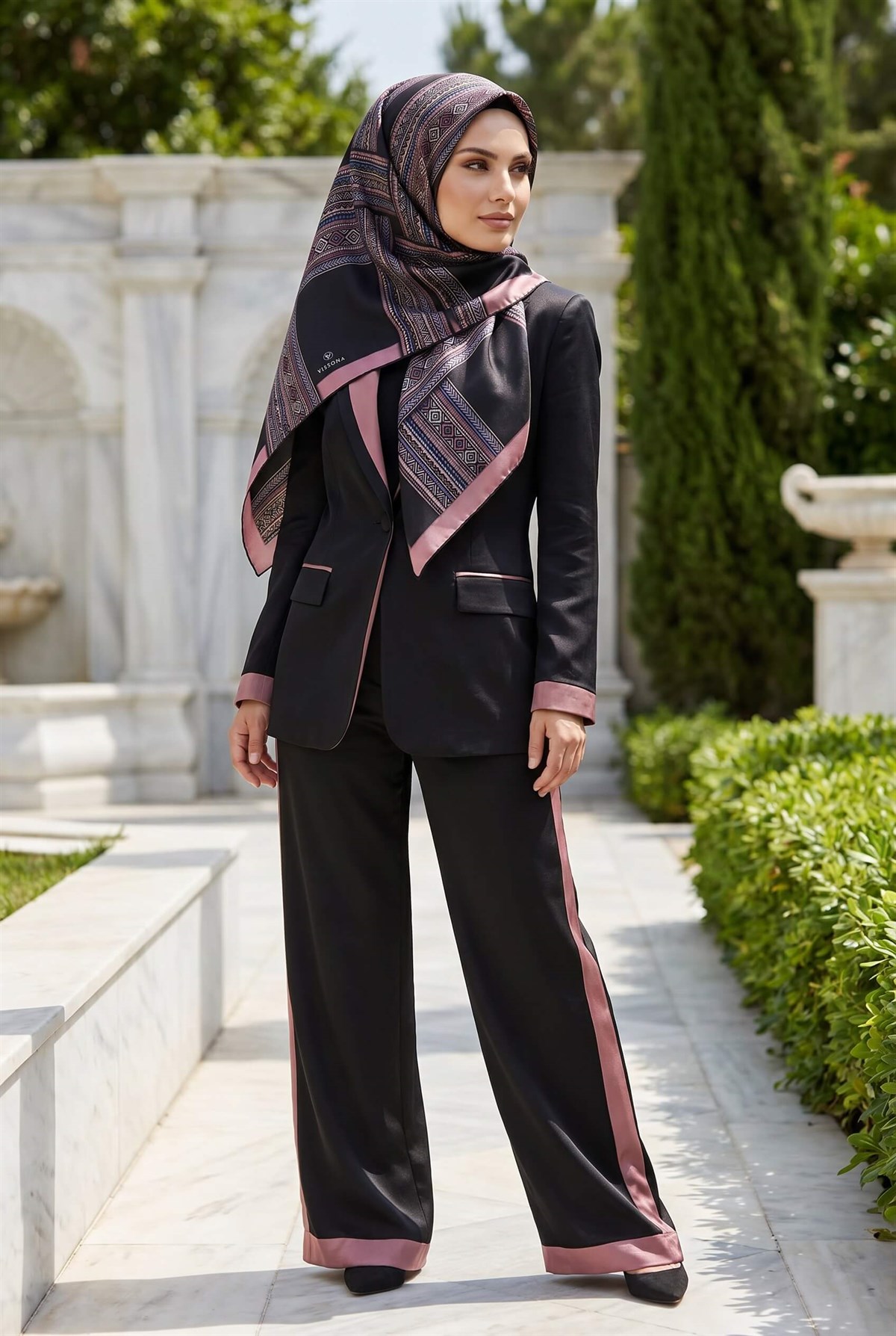 %100 Twill İpek Etnik Desenli Gül Kurusu - Siyah Renkli 90x90 Eşarp Dikim Şekli : El Dikişi