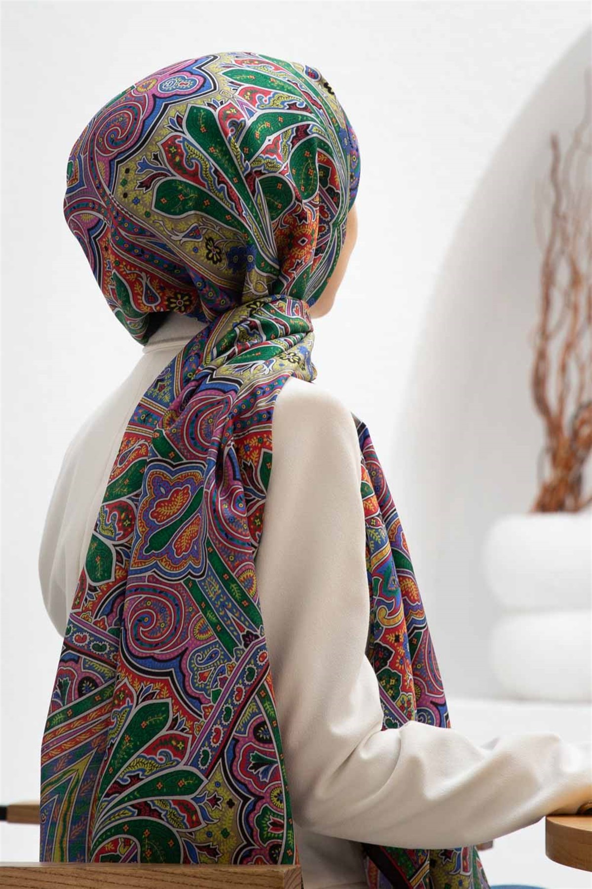 100% İpek Etro Desenli Siyah - Fıstık Yeşili Renkli 92x210 Şal