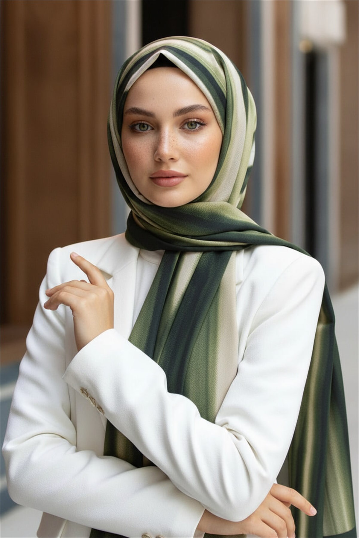 KREP SULU BOYA ÇİZGİLİ DESENLİ ZÜMRÜT YEŞİLİ RENKLİ 75X195 KIRIŞMAZ ŞAL