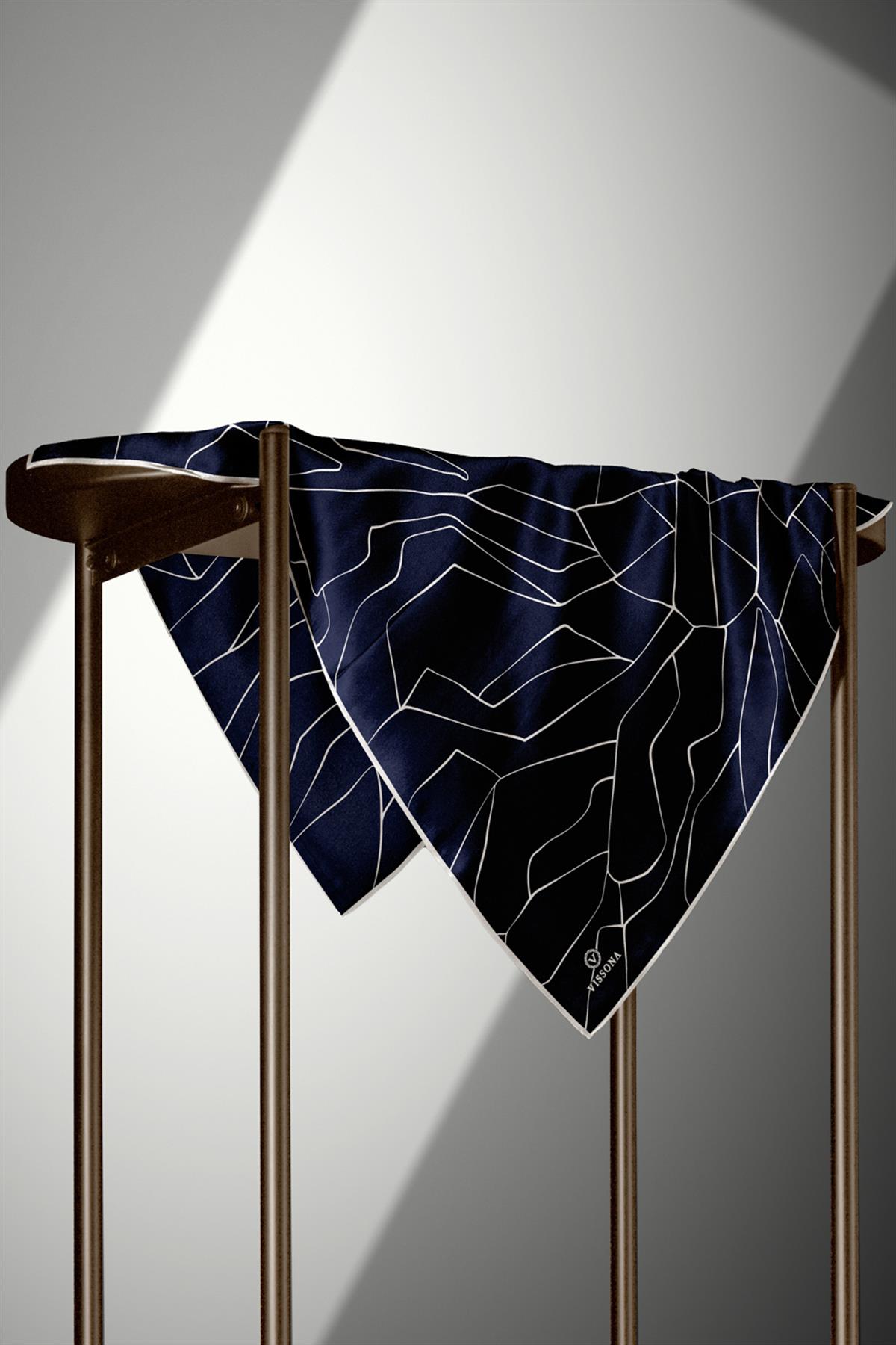 %100 Twill İpek Çizgi Desenli Lacivert - Krem Renkli 90x90 Eşarp Dikim Şekli : El Dikişi