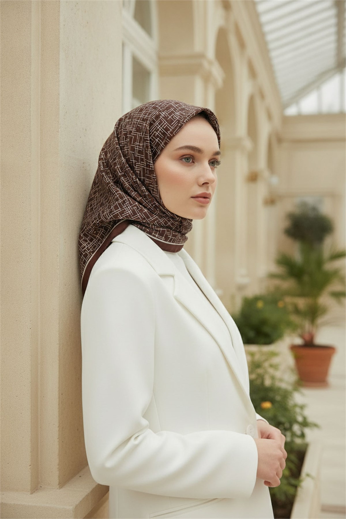 %100 Twill İpek Çizgi Desenli Kahverengi Renkli 90x90 Eşarp Dikim Şekli : El Dikişi